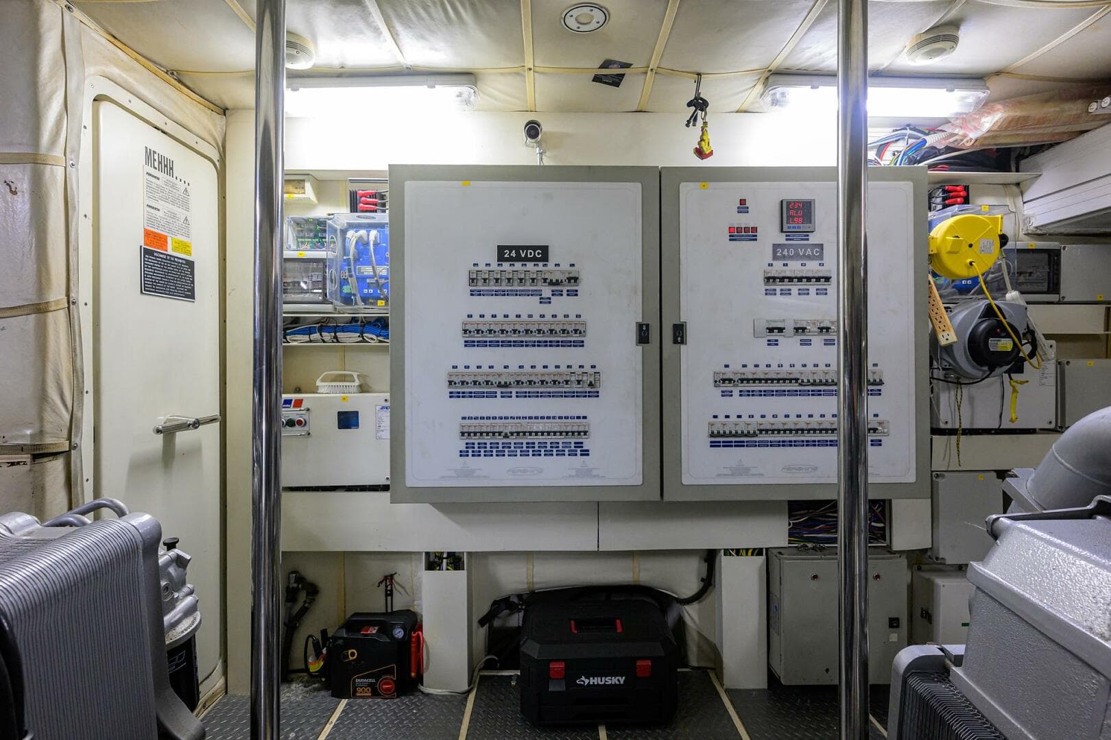 2009 Pershing Express — photo 50