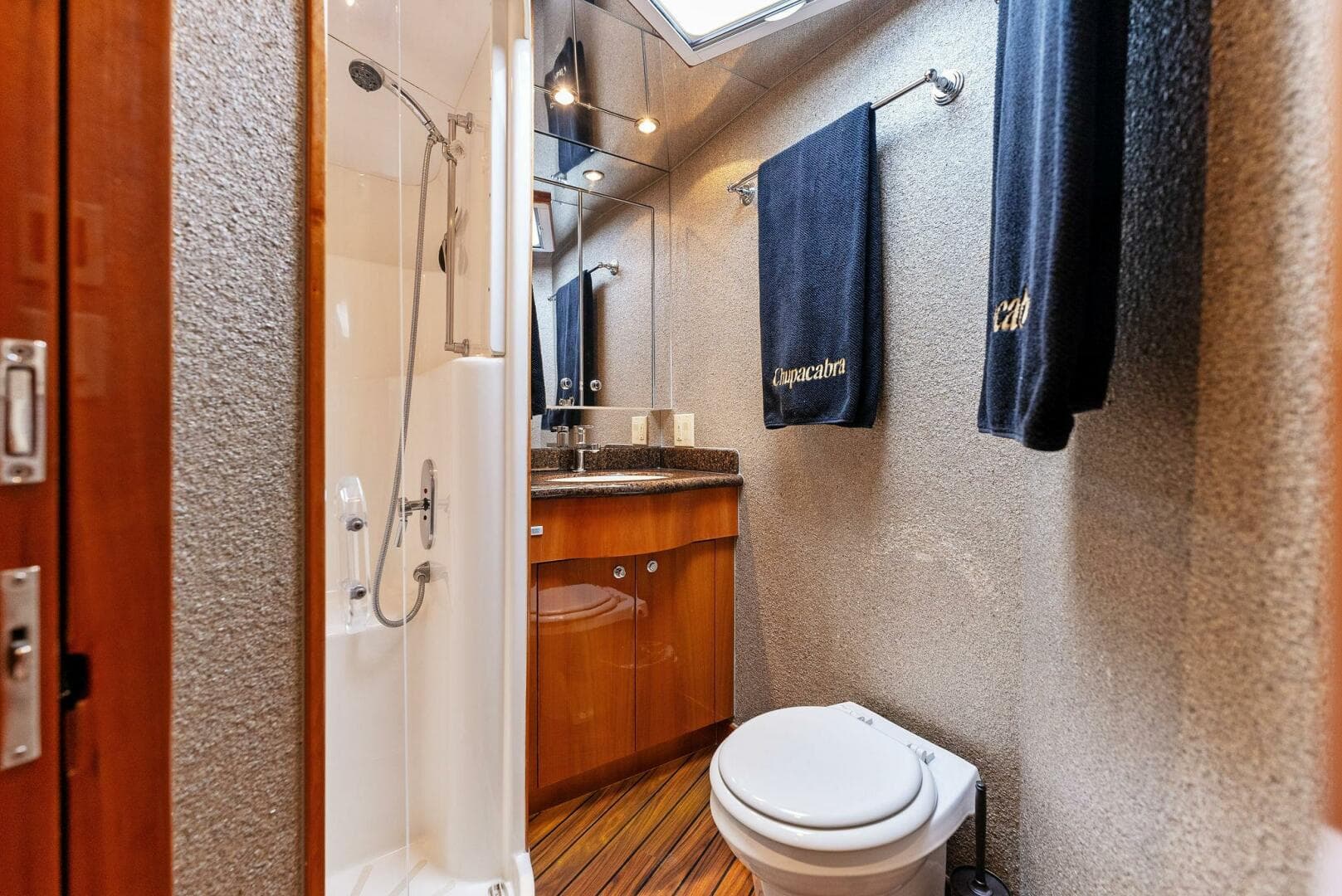 2007 Hatteras 64 Convertible — photo 28