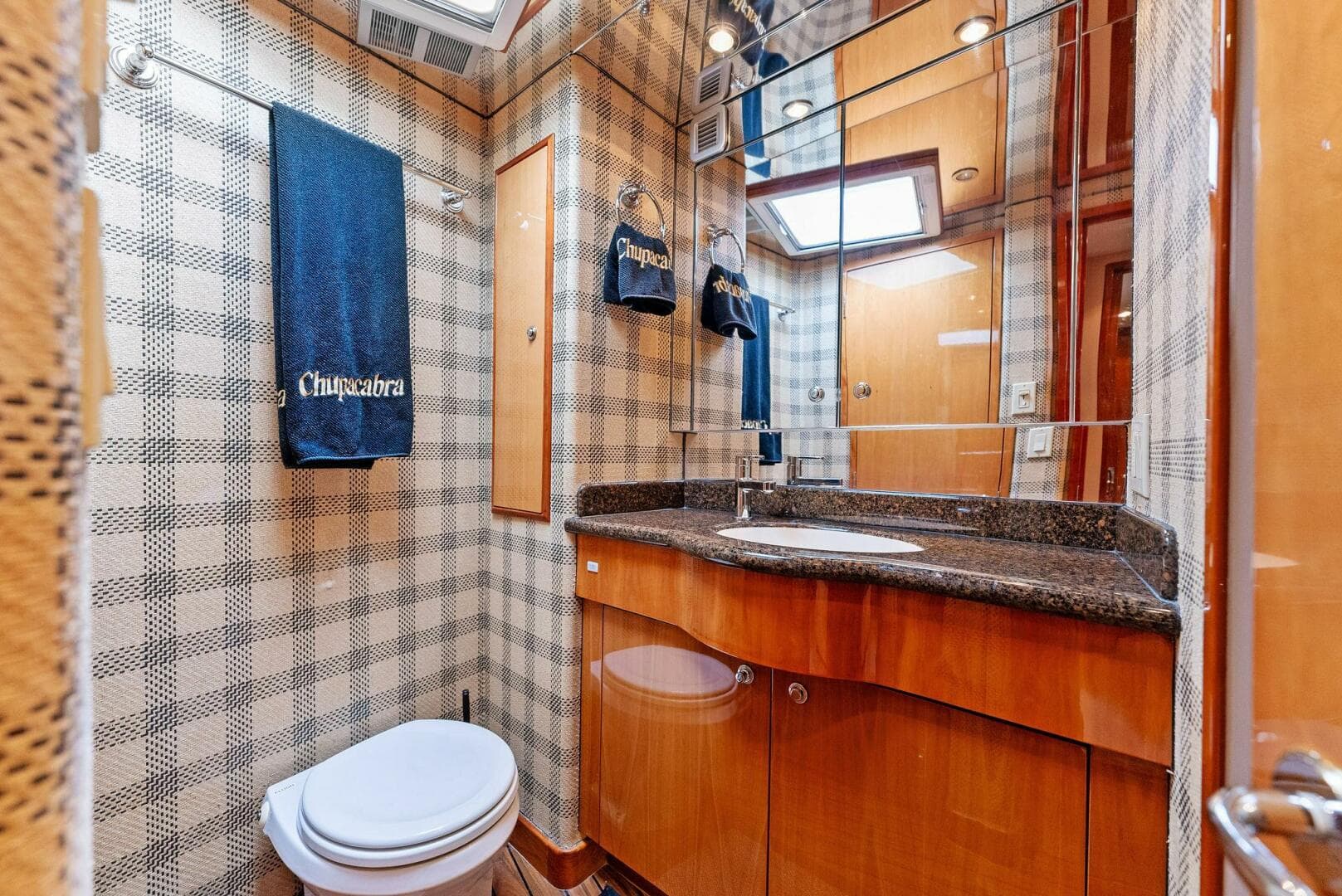 2007 Hatteras 64 Convertible — photo 22