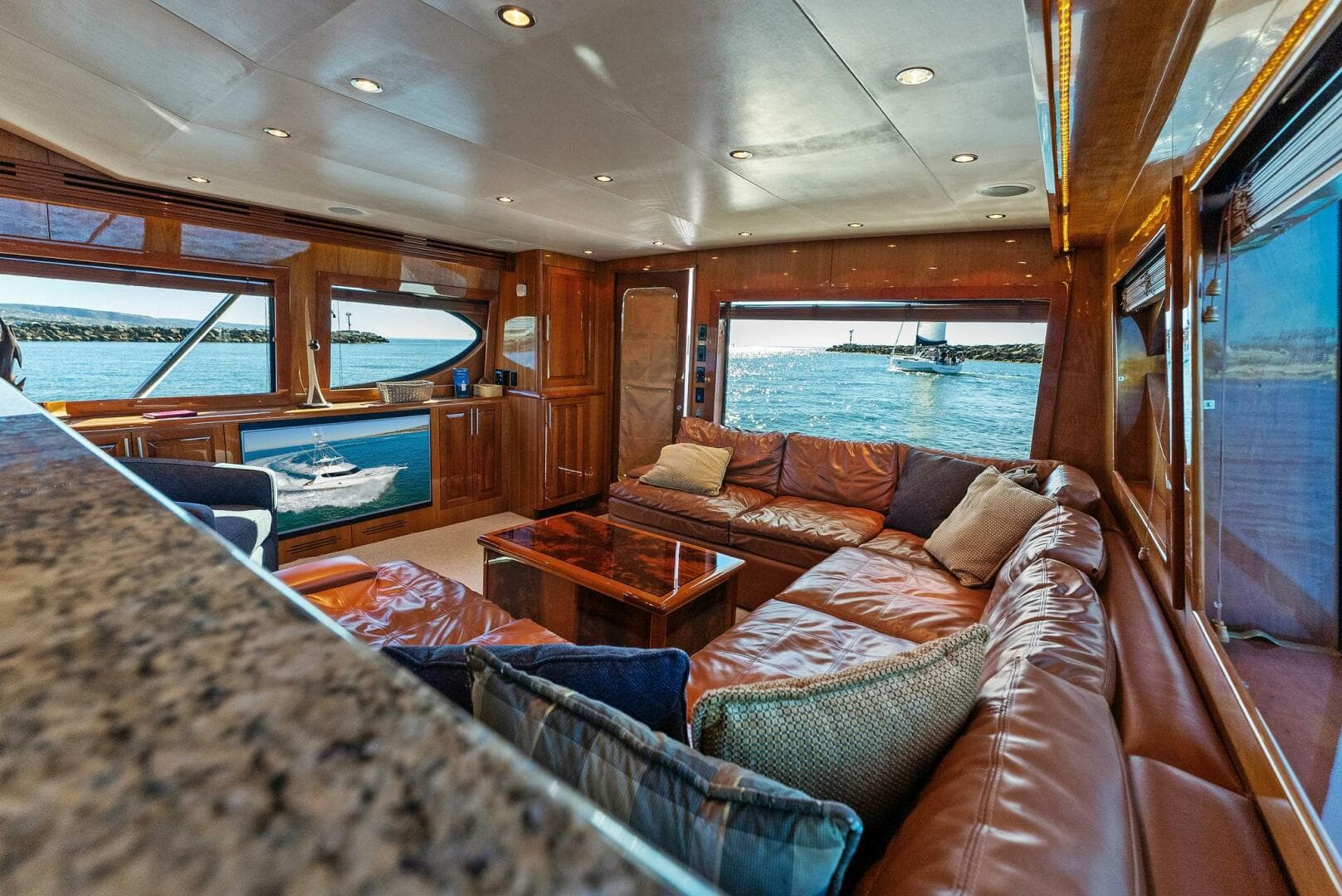 2007 Hatteras 64 Convertible — photo 16