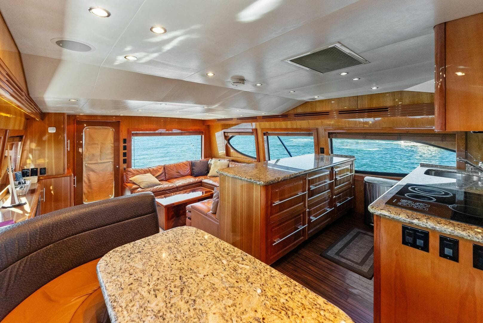 2007 Hatteras 64 Convertible — photo 12