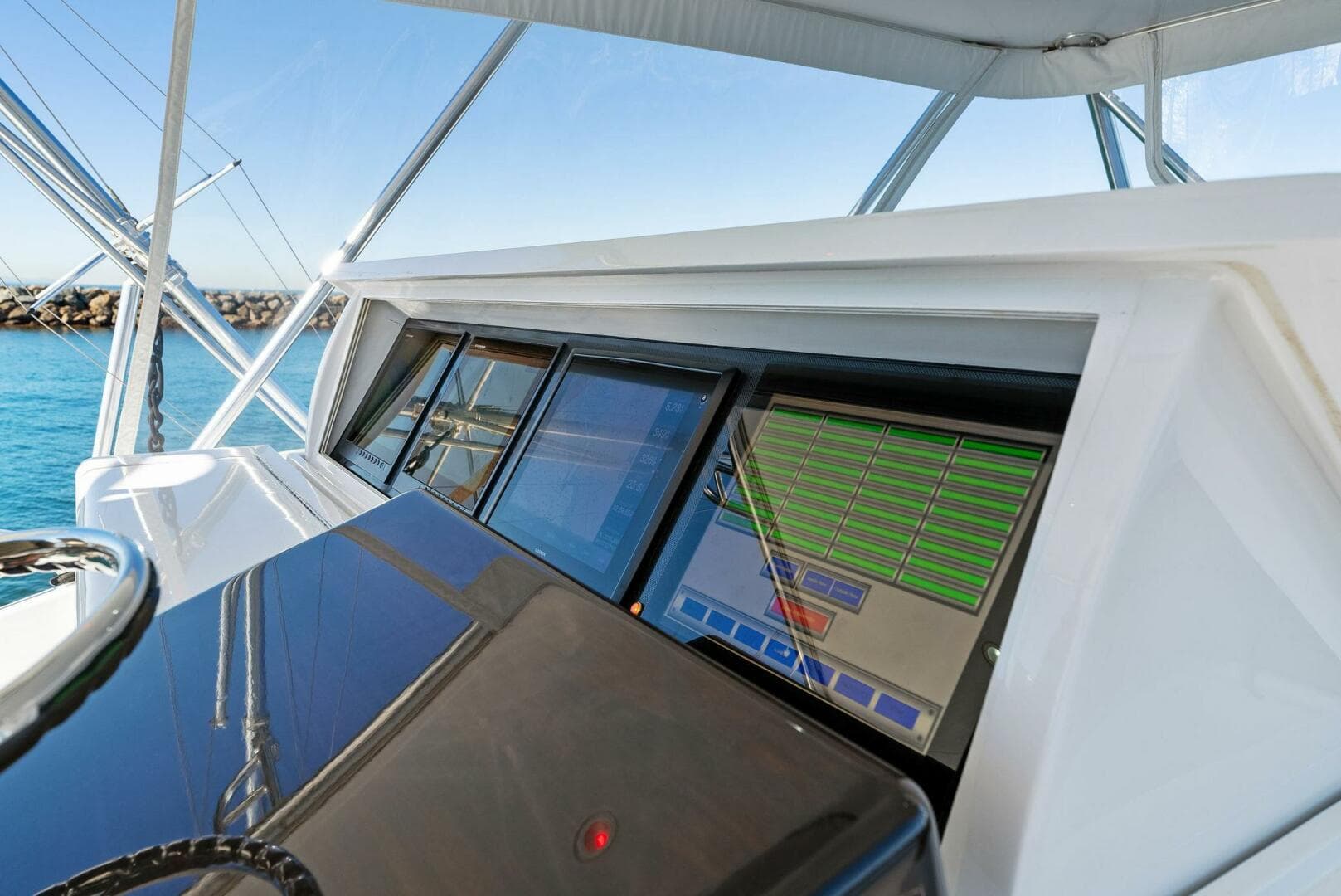 2007 Hatteras 64 Convertible — photo 41