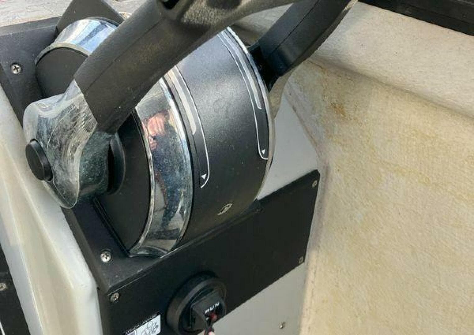 1990 Boston Whaler Frontier — photo 11