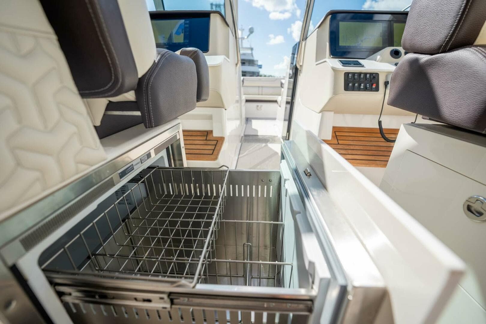 2022 Regal LX 36 — photo 30