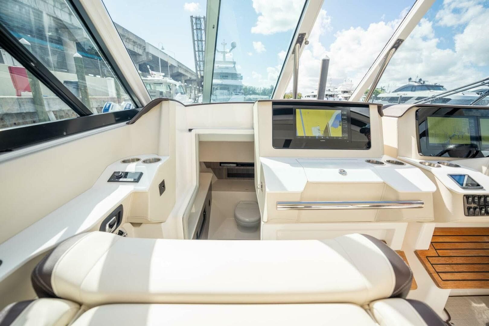 2022 Regal LX 36 — photo 12