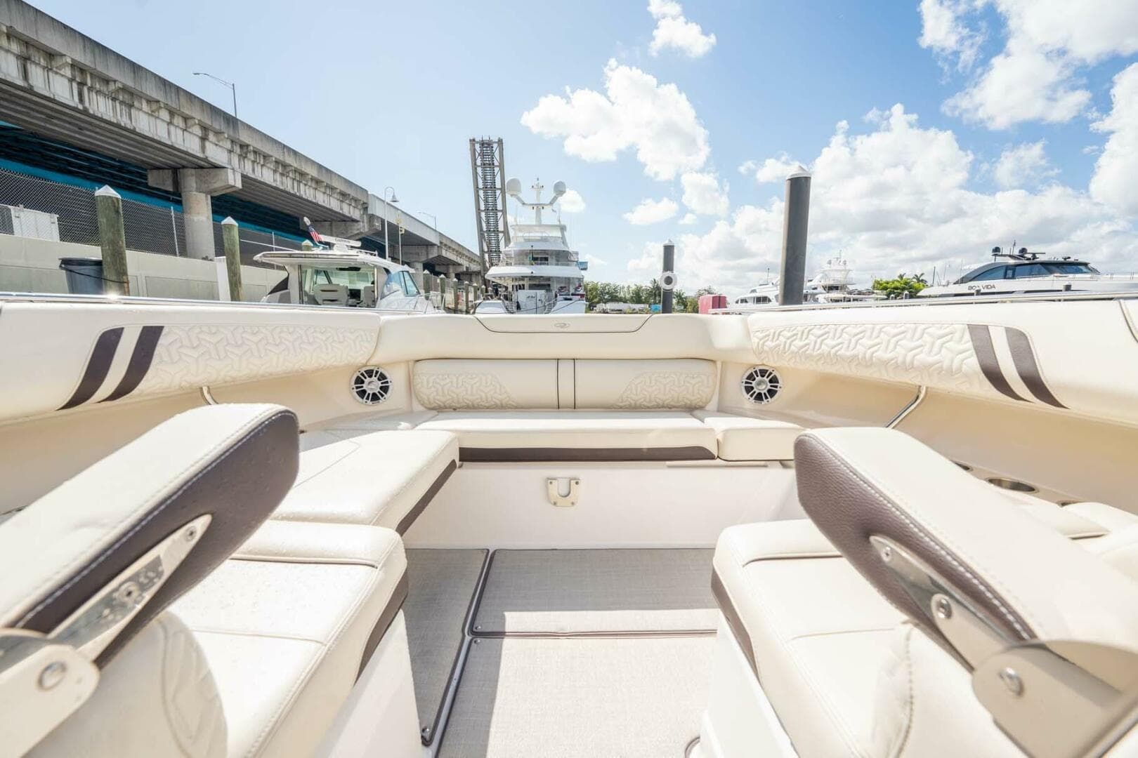 2022 Regal LX 36 — photo 31