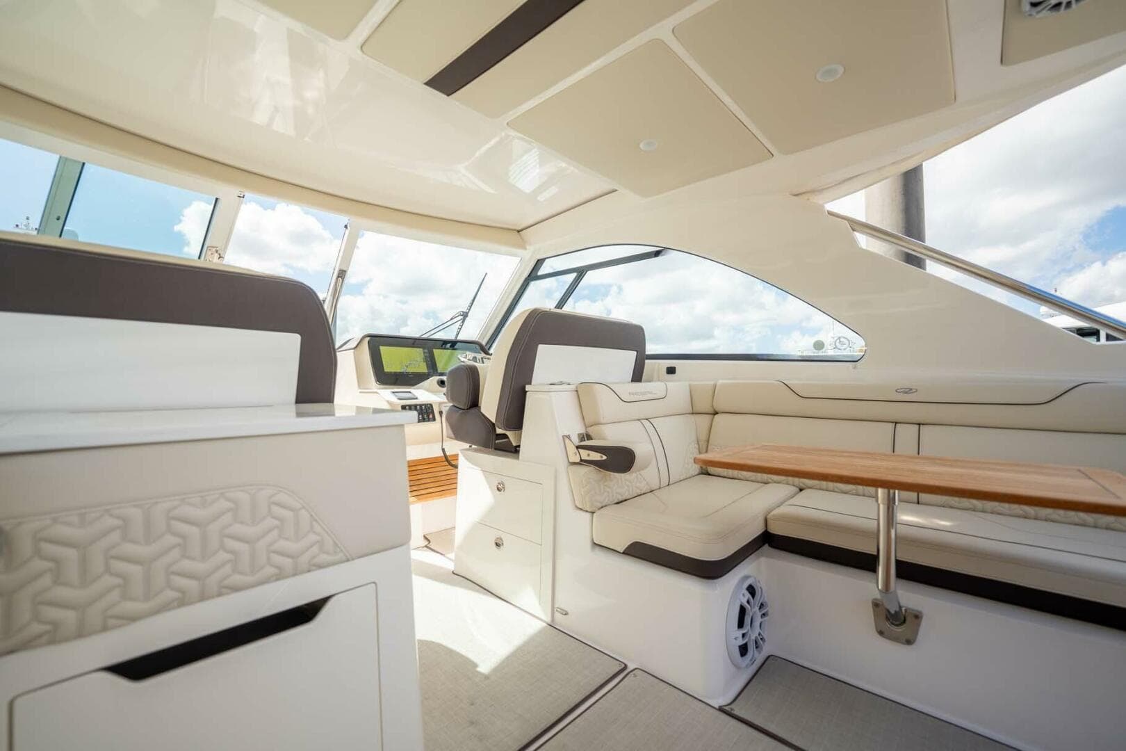 2022 Regal LX 36 — photo 24