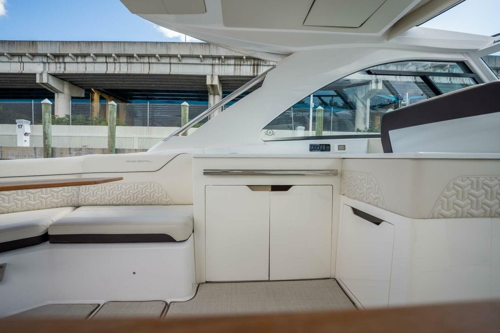 2022 Regal LX 36 — photo 25