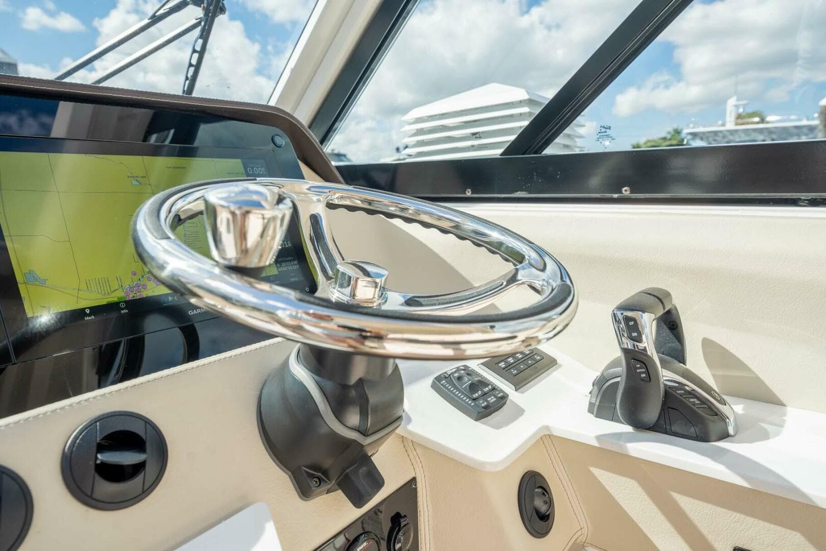 2022 Regal LX 36 — photo 7