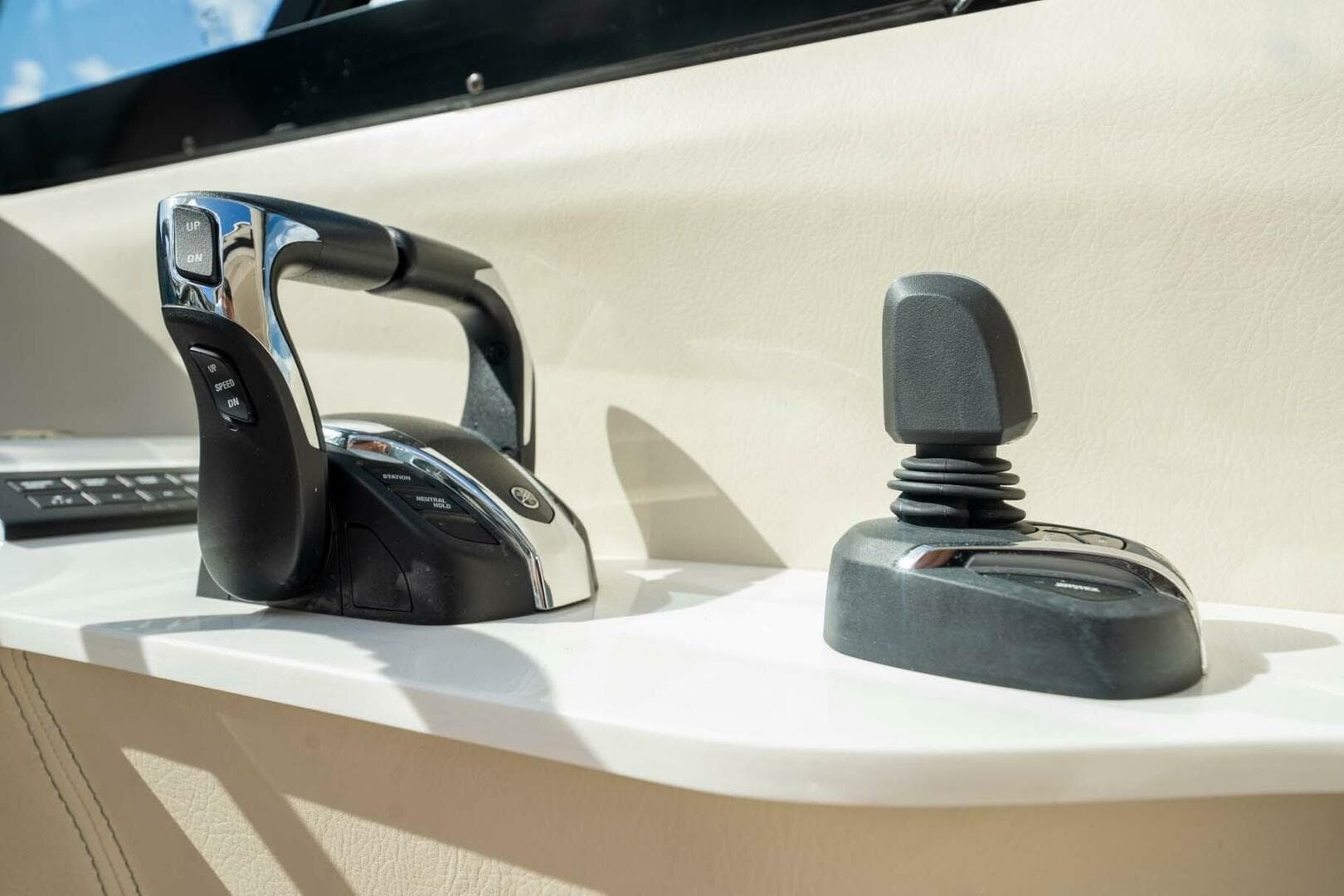 2022 Regal LX 36 — photo 8