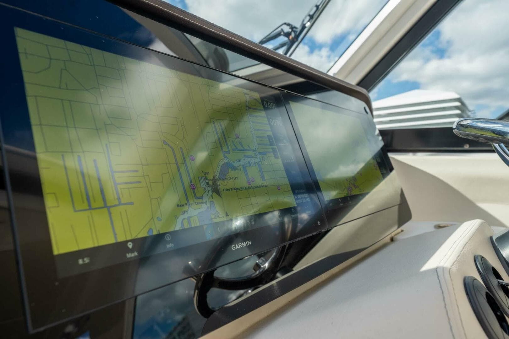 2022 Regal LX 36 — photo 9