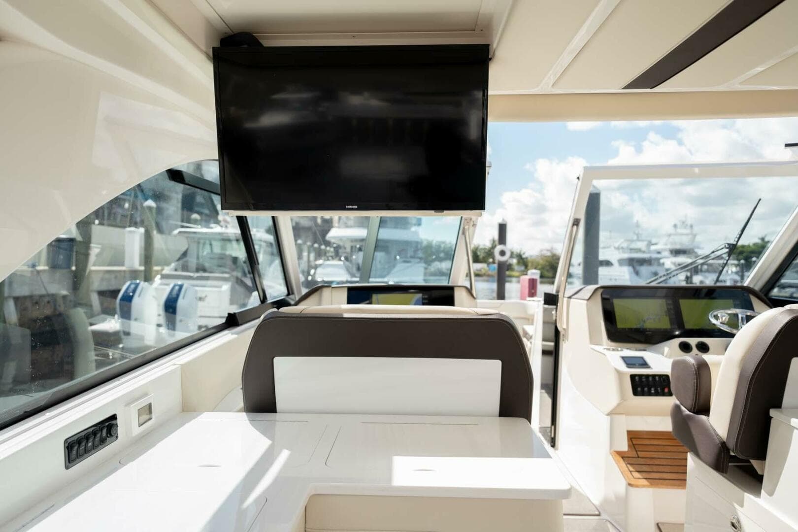 2022 Regal LX 36 — photo 13