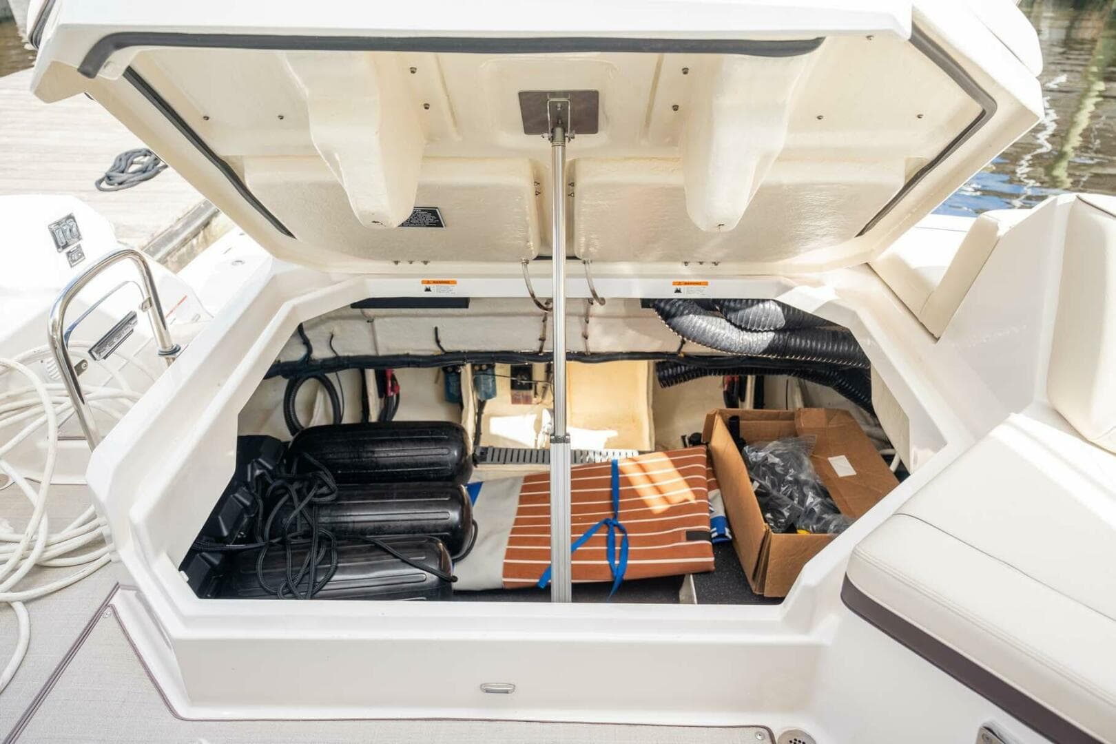 2022 Regal LX 36 — photo 16