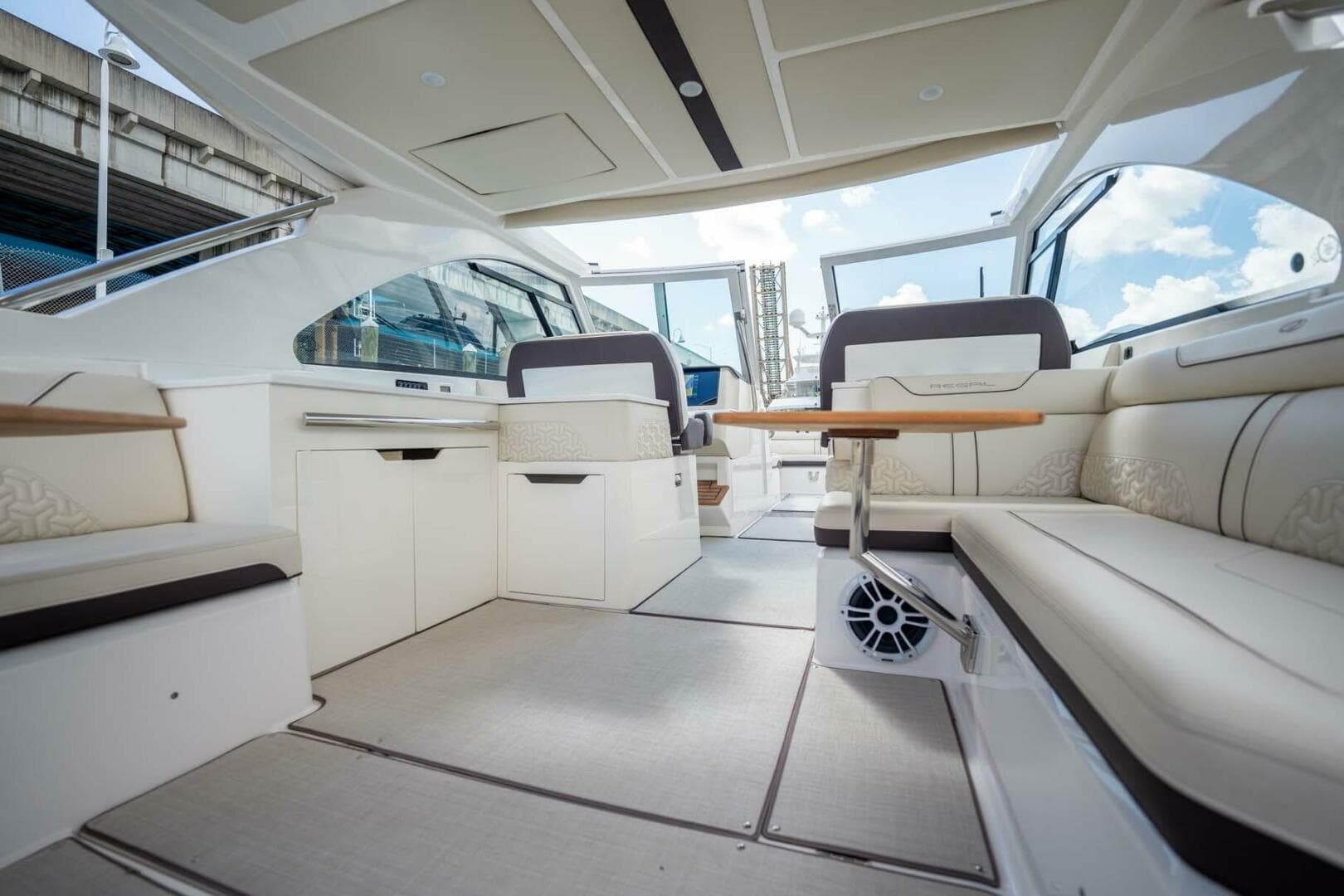 2022 Regal LX 36 — photo 33