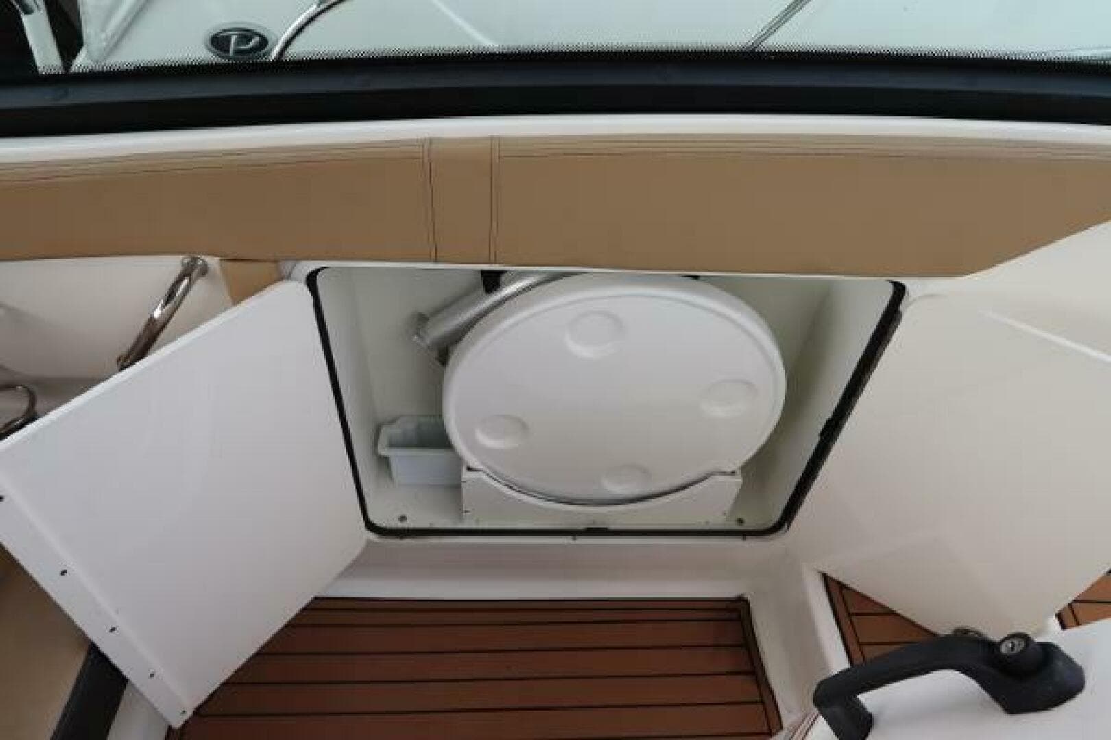 2019 Sea Ray 320 Sundancer — photo 25