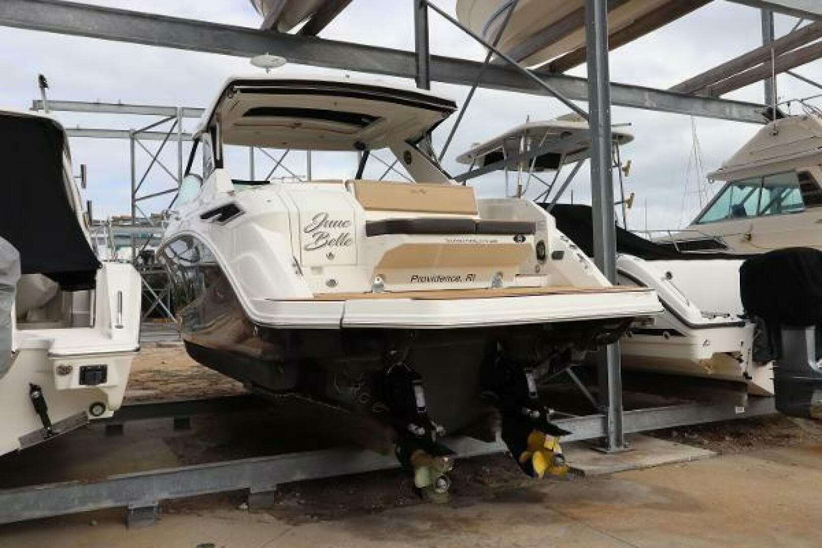 2019 Sea Ray 320 Sundancer — photo 4