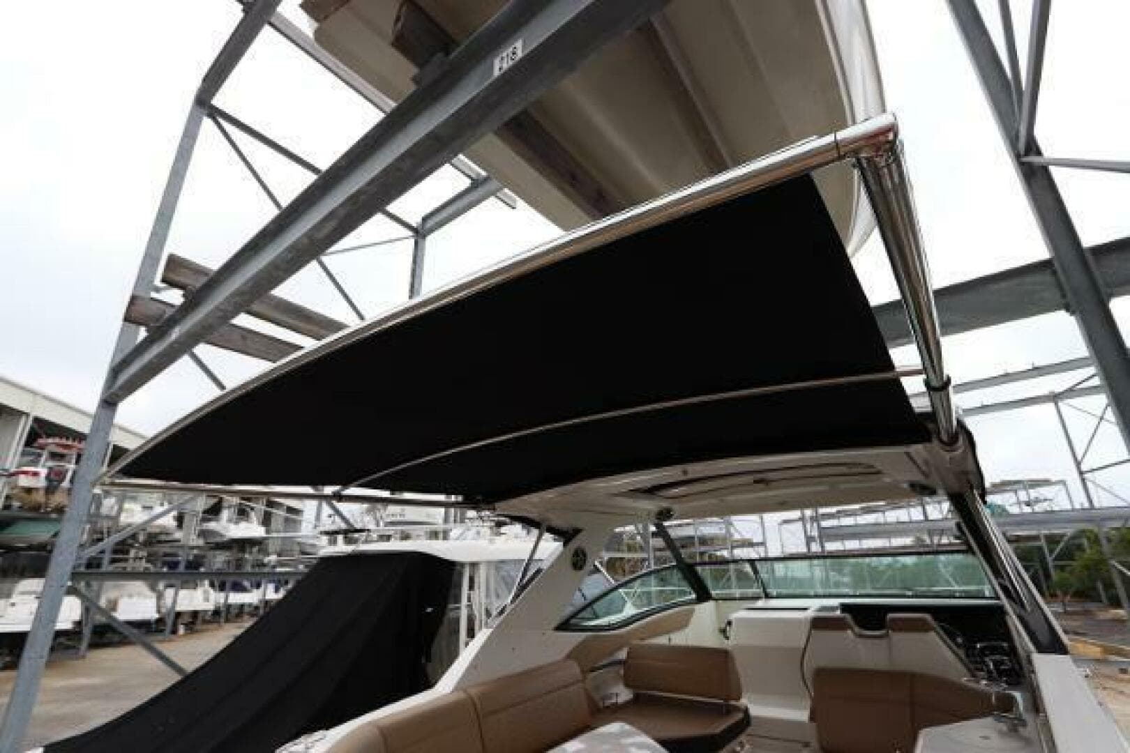 2019 Sea Ray 320 Sundancer — photo 31