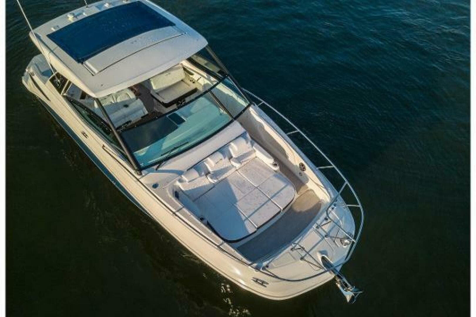 2019 Sea Ray 320 Sundancer — photo 48