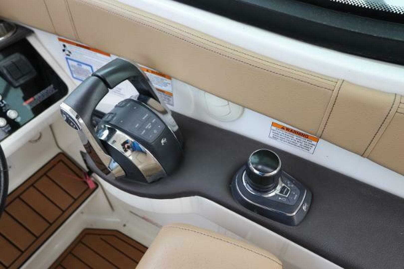 2019 Sea Ray 320 Sundancer — photo 20