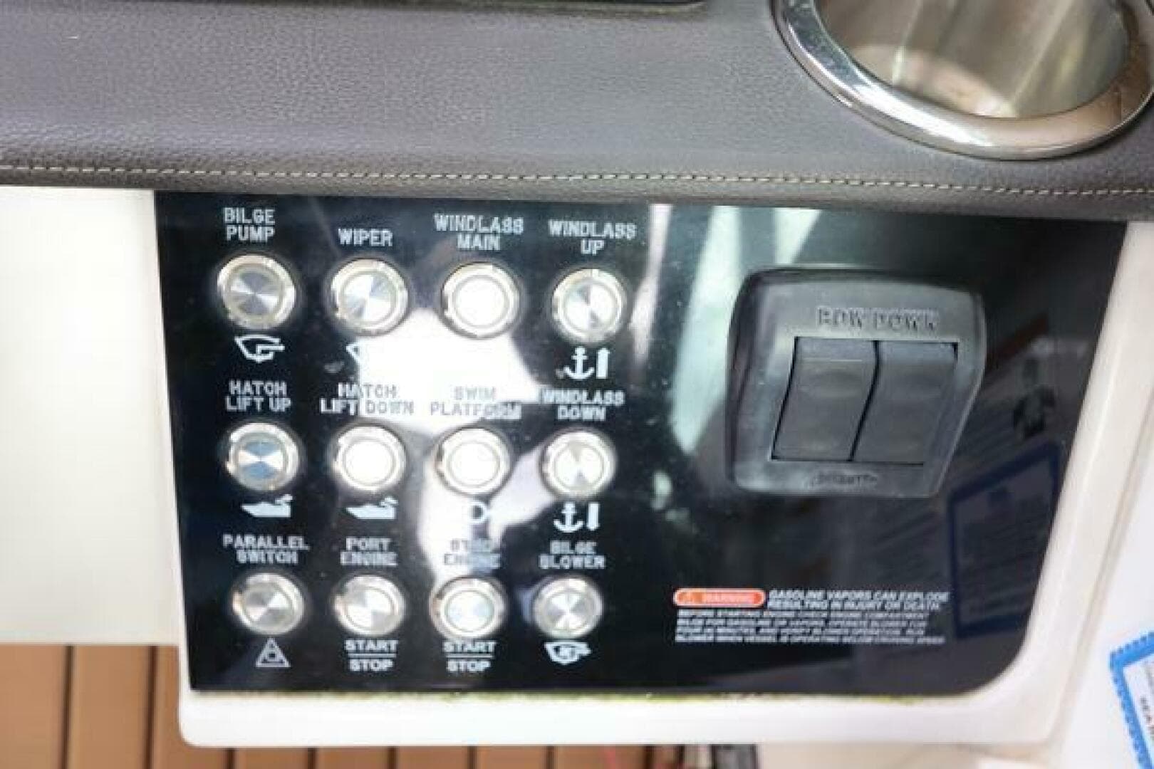 2019 Sea Ray 320 Sundancer — photo 24