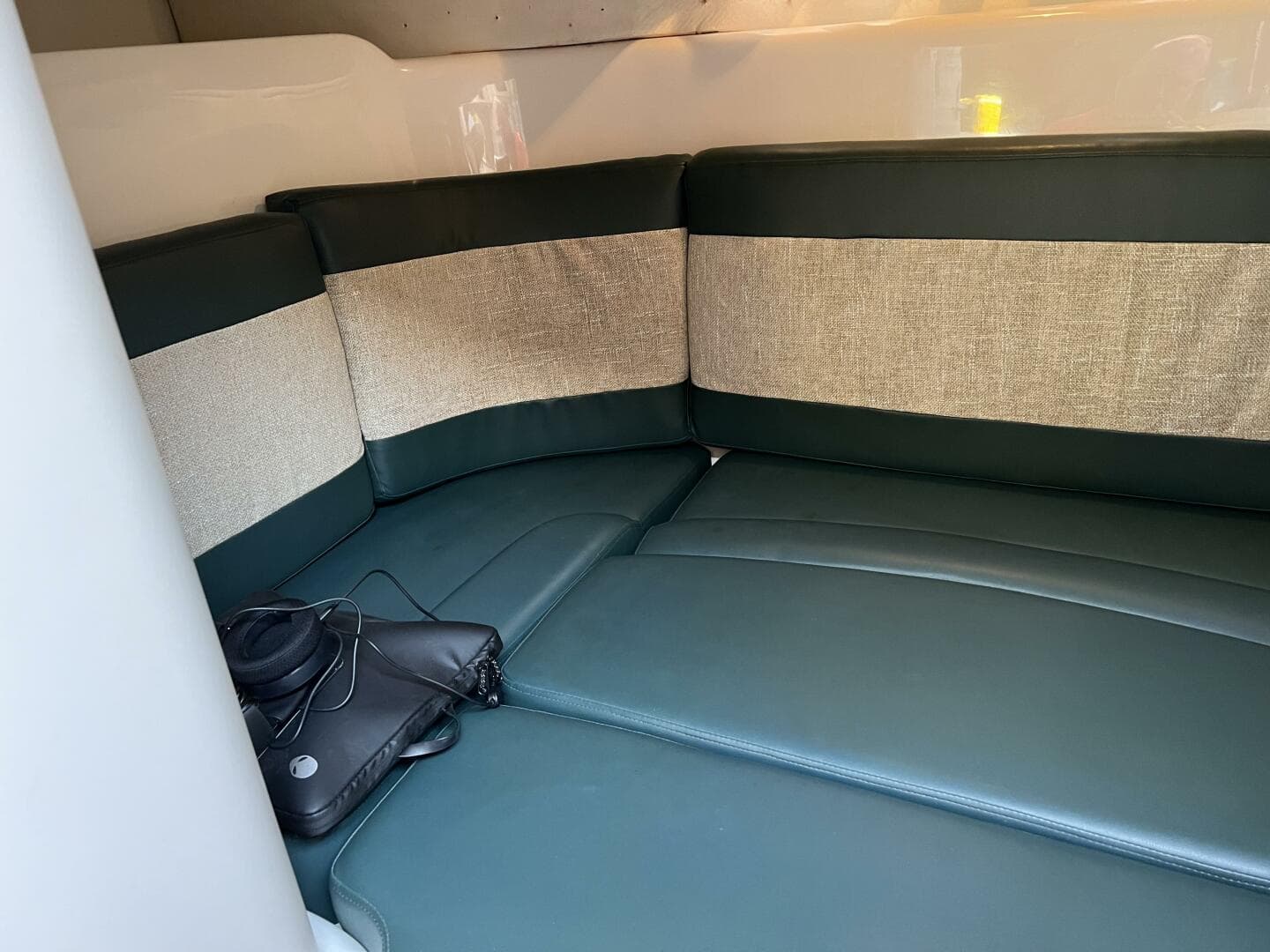 1998 Chris-Craft 320 Express Cruiser — photo 22