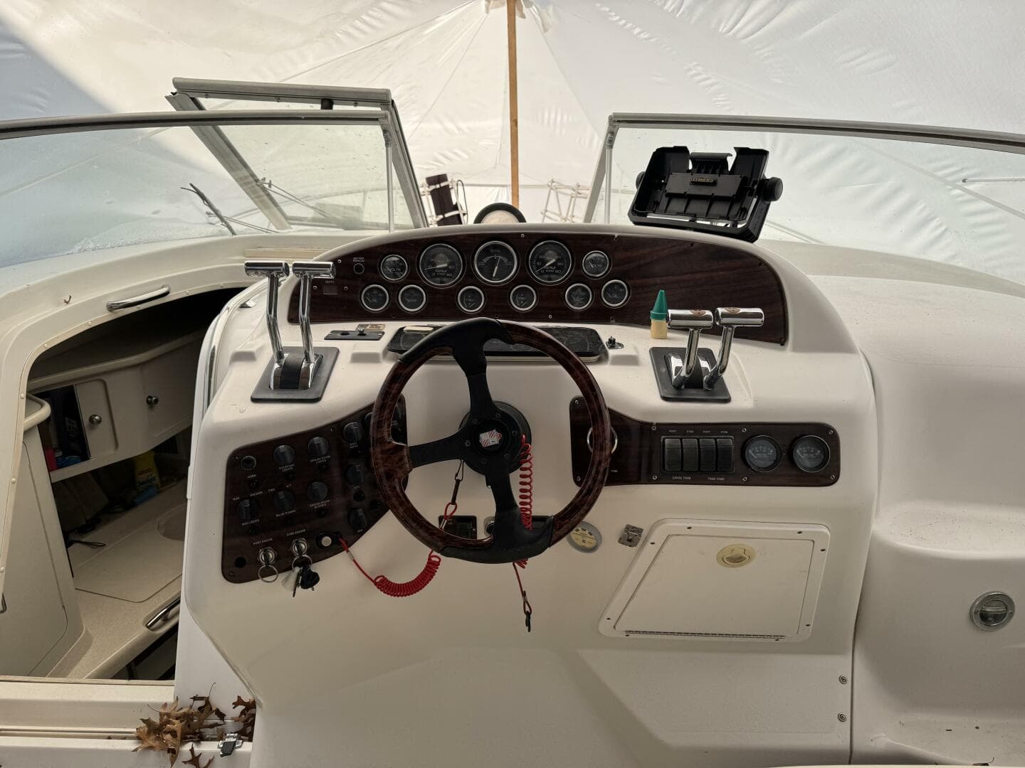 1998 Chris-Craft 320 Express Cruiser — photo 14