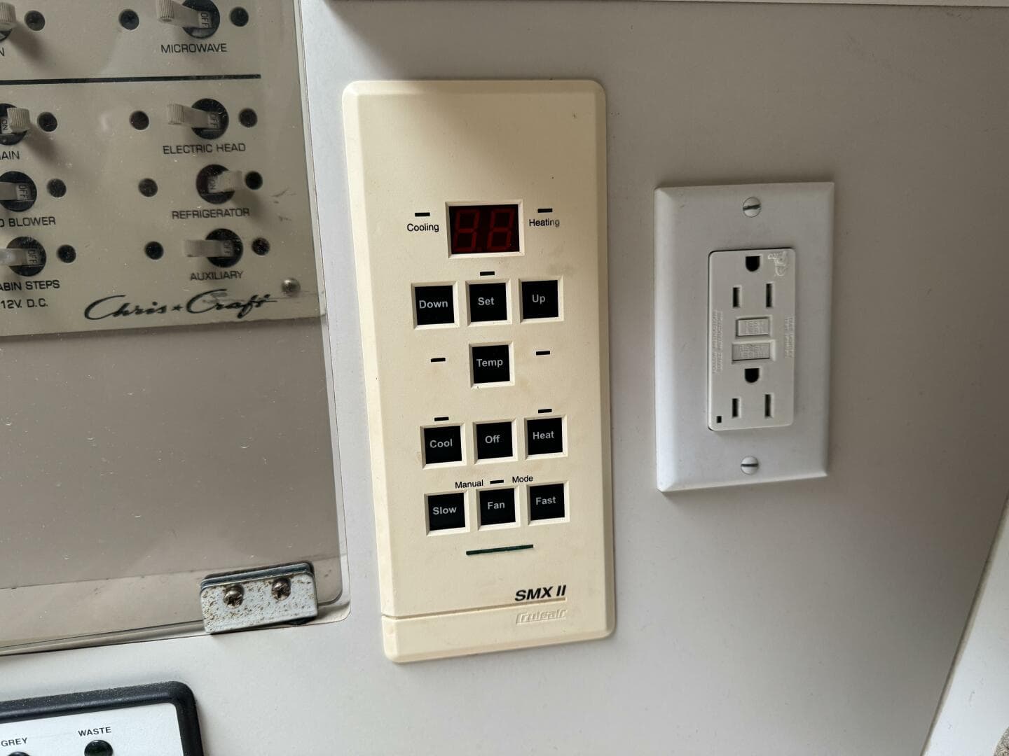 1998 Chris-Craft 320 Express Cruiser — photo 26