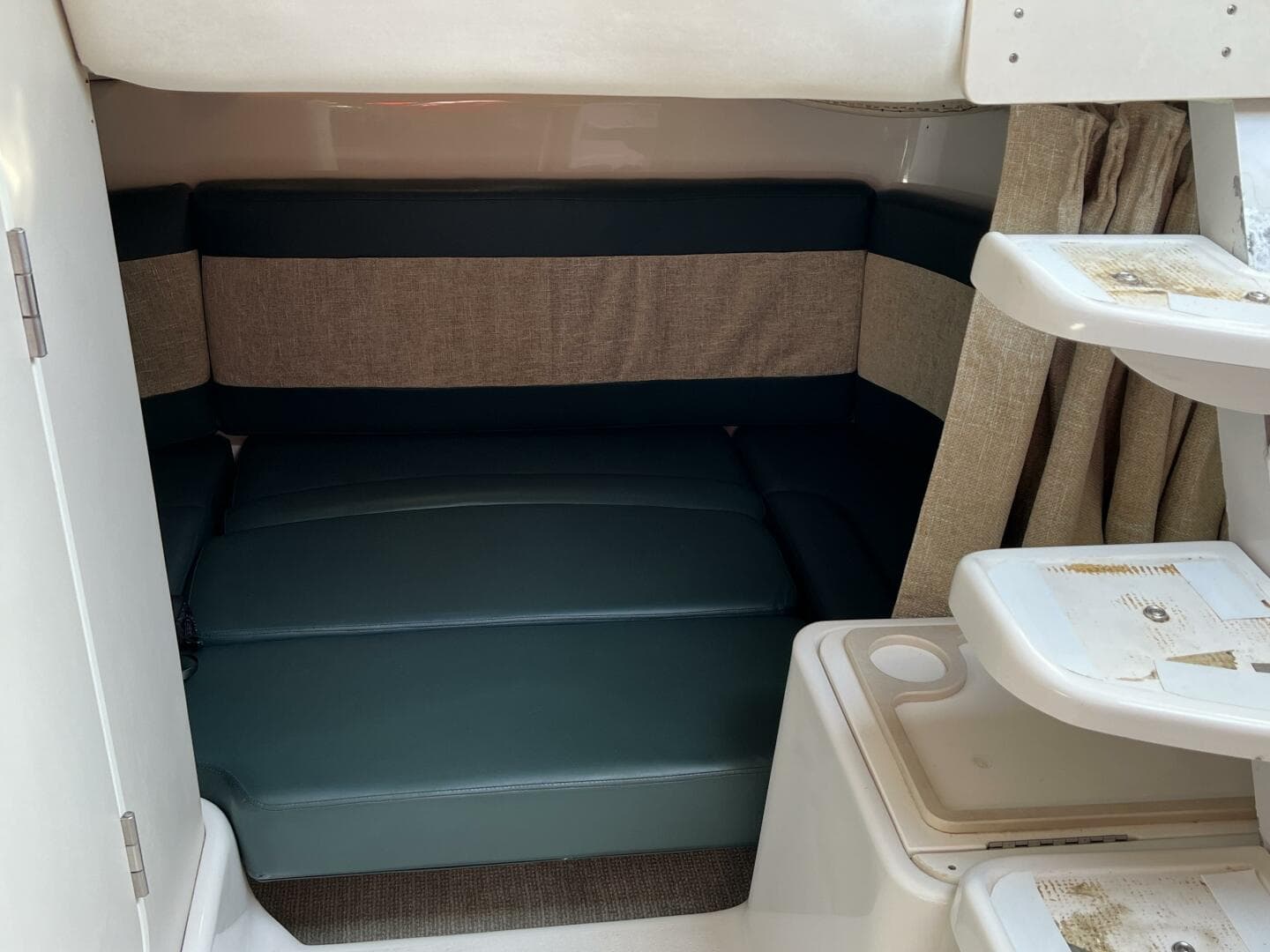 1998 Chris-Craft 320 Express Cruiser — photo 21