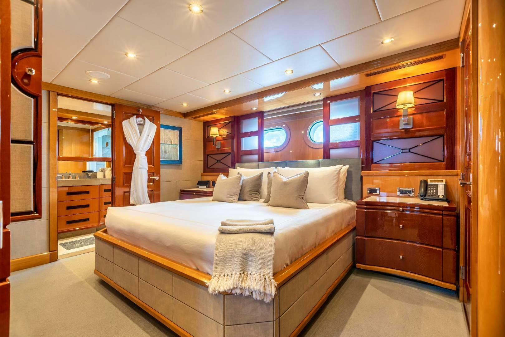 2011 Trinity Yachts Trinity 164 — photo 22