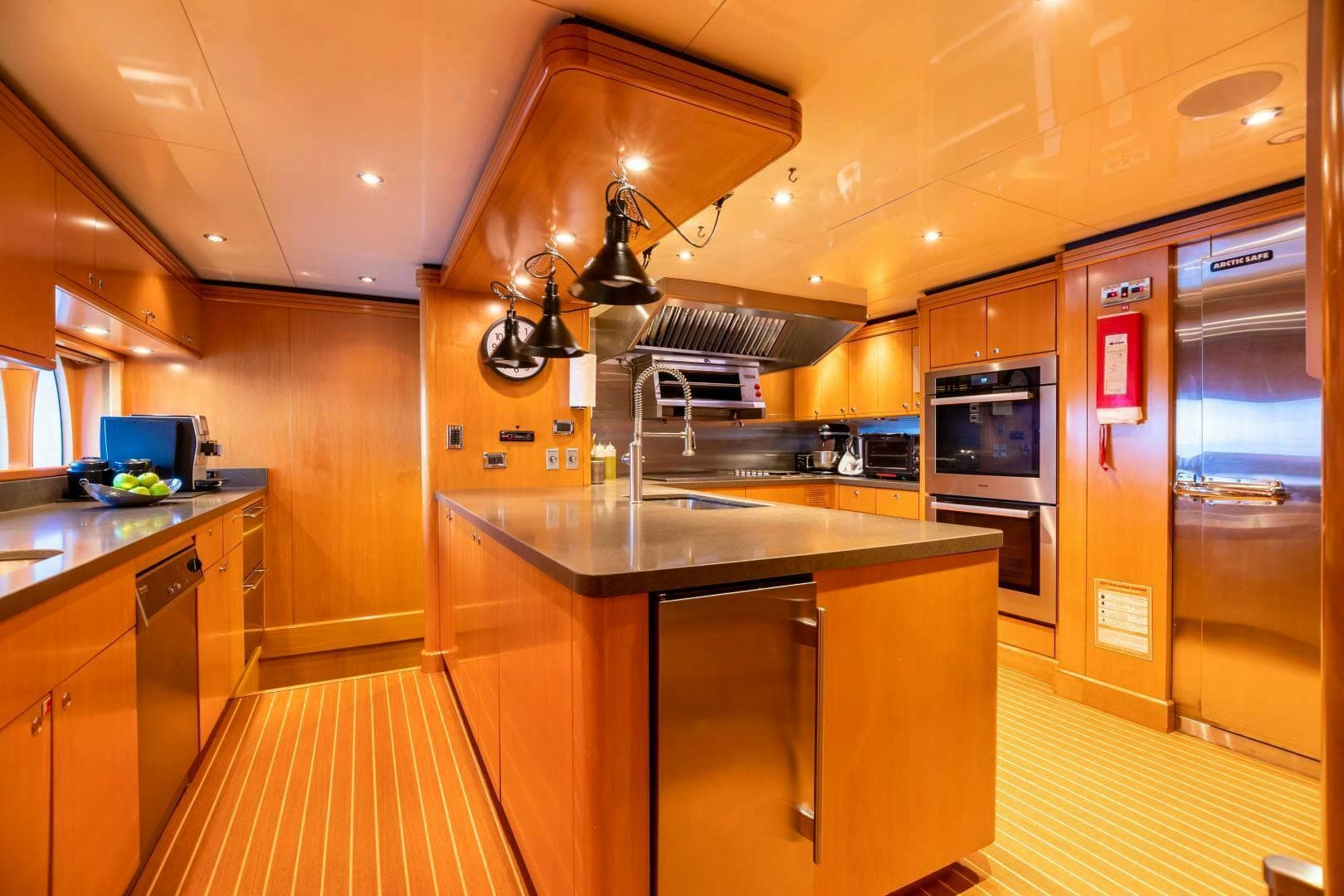 2011 Trinity Yachts Trinity 164 — photo 12