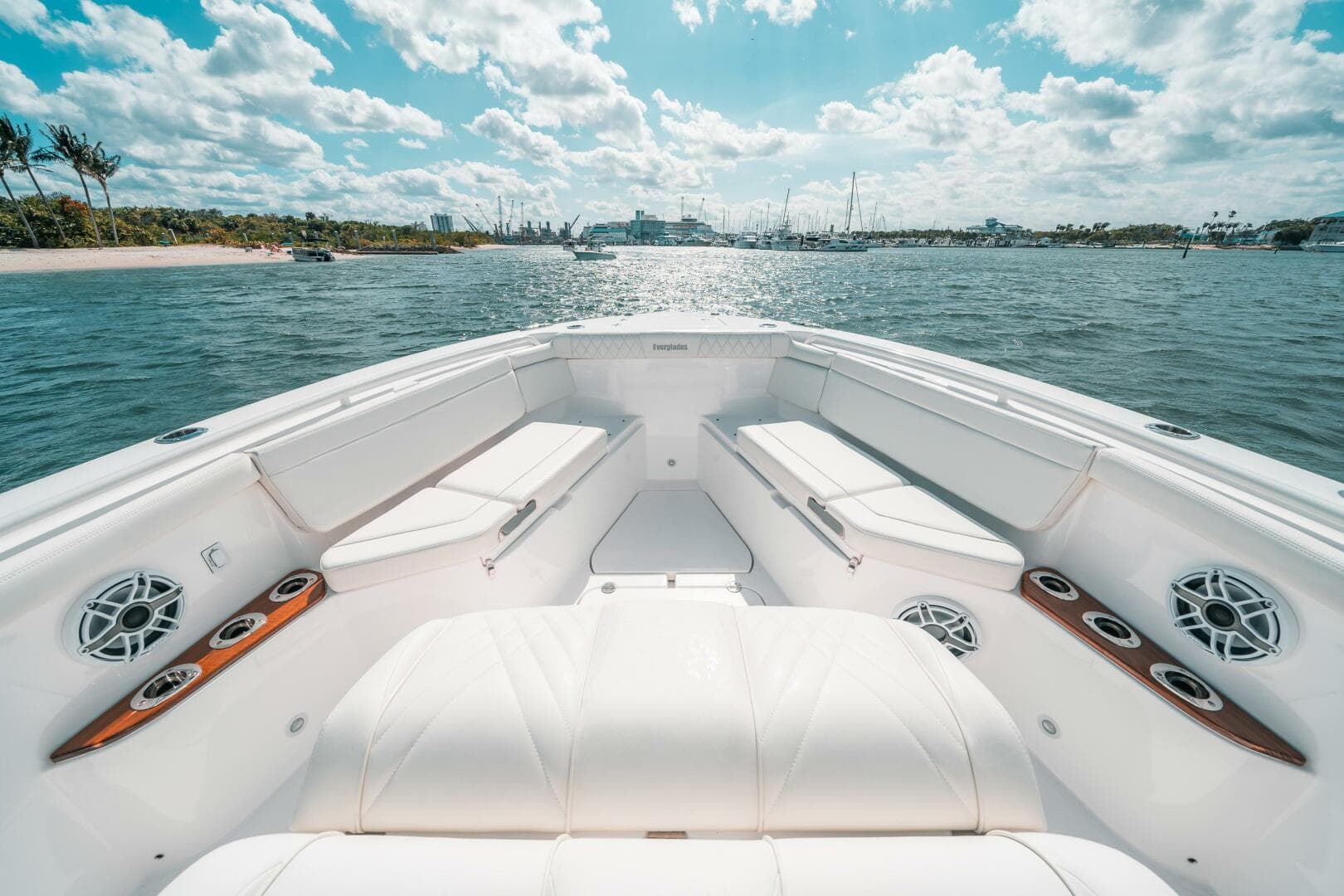 2022 Everglades 395 CC — photo 20