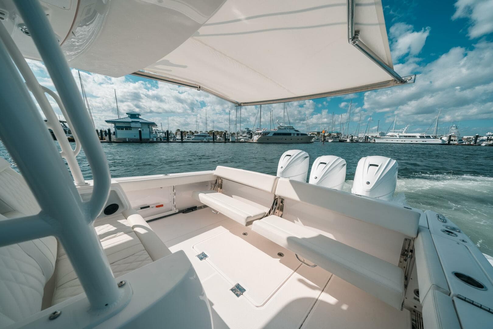 2022 Everglades 395 CC — photo 29