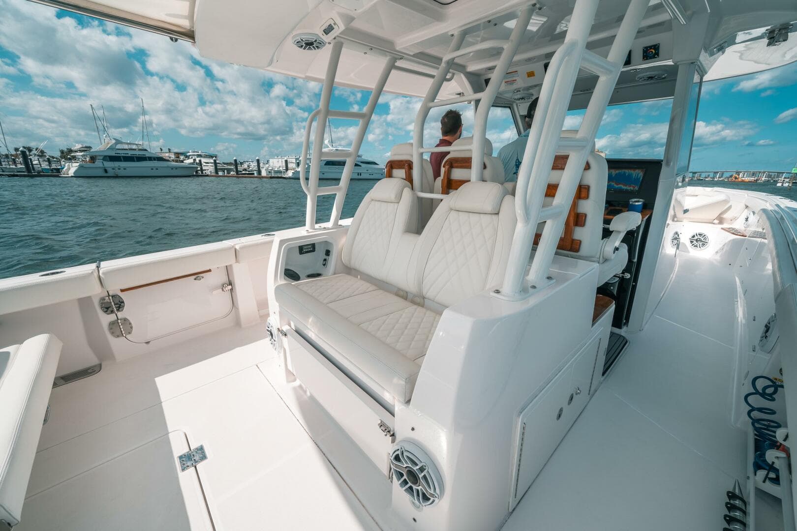 2022 Everglades 395 CC — photo 38