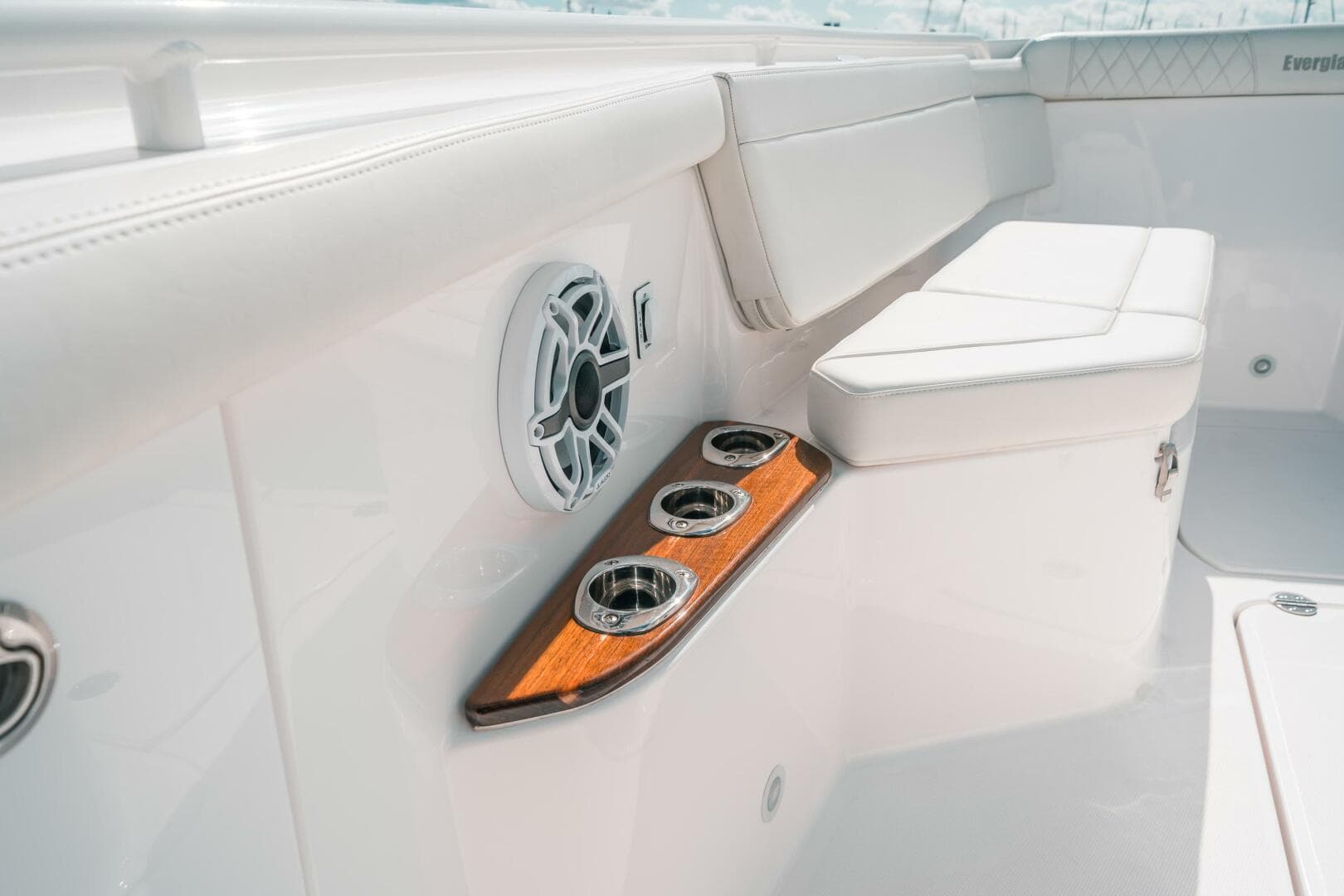 2022 Everglades 395 CC — photo 22