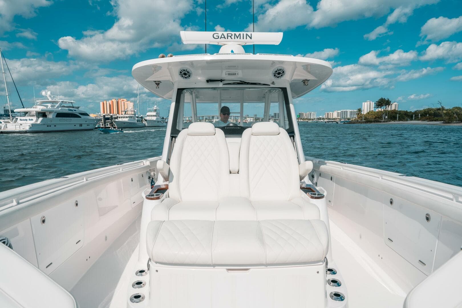 2022 Everglades 395 CC — photo 27