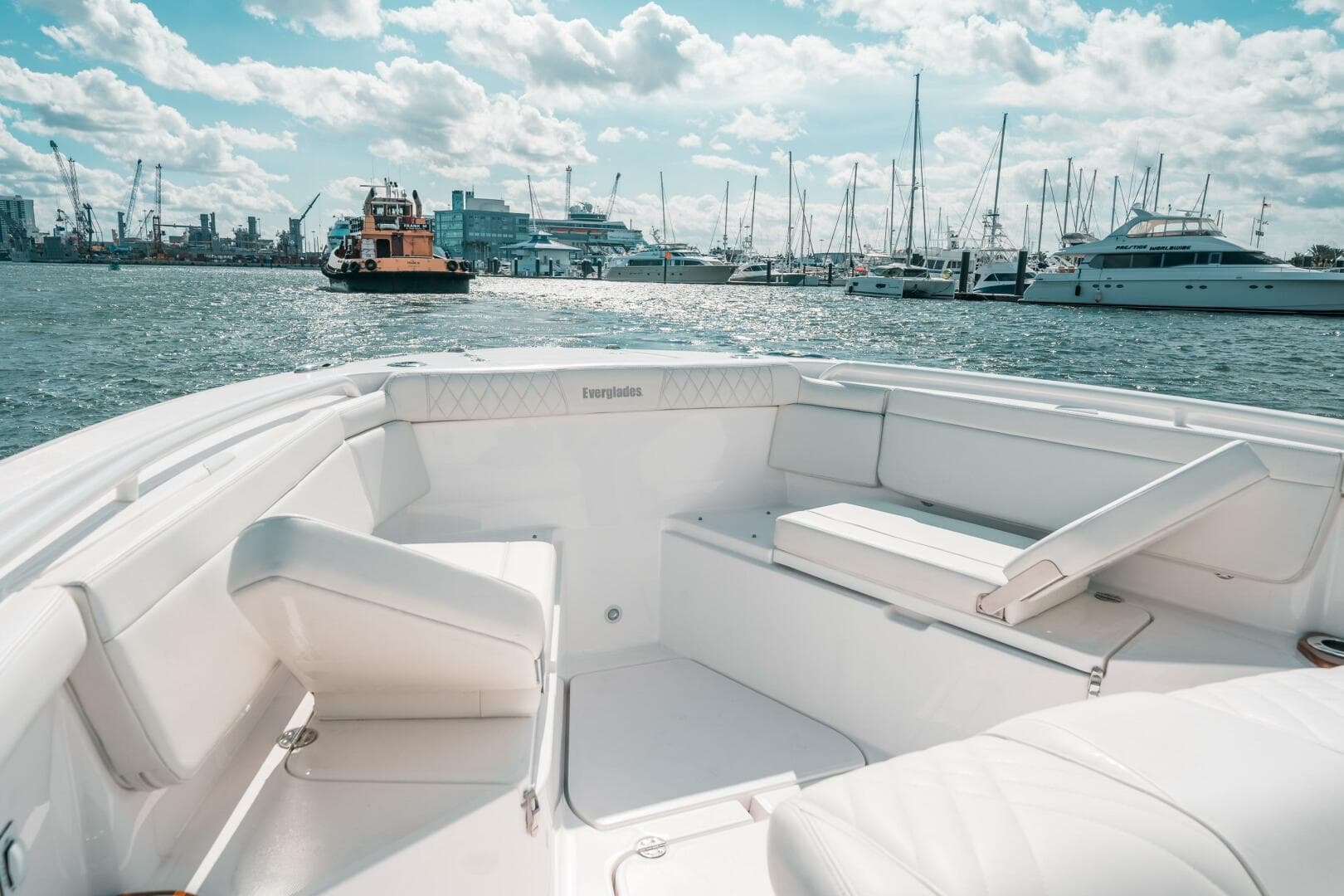 2022 Everglades 395 CC — photo 26