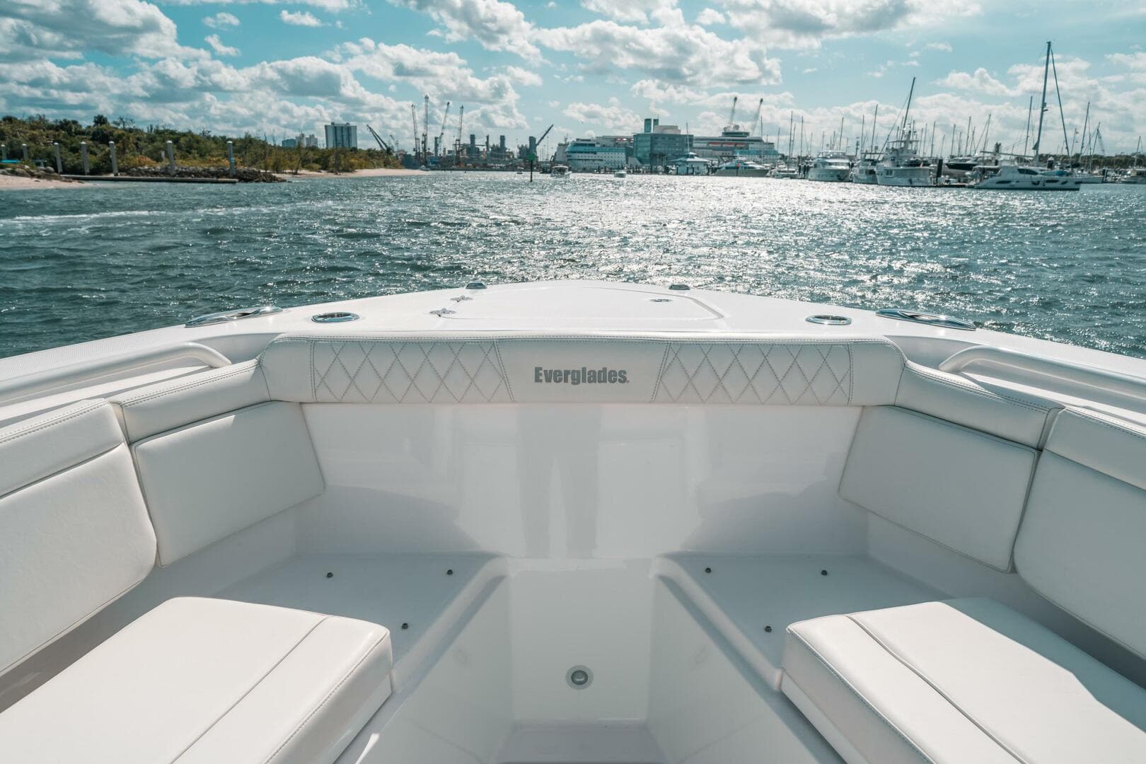 2022 Everglades 395 CC — photo 23