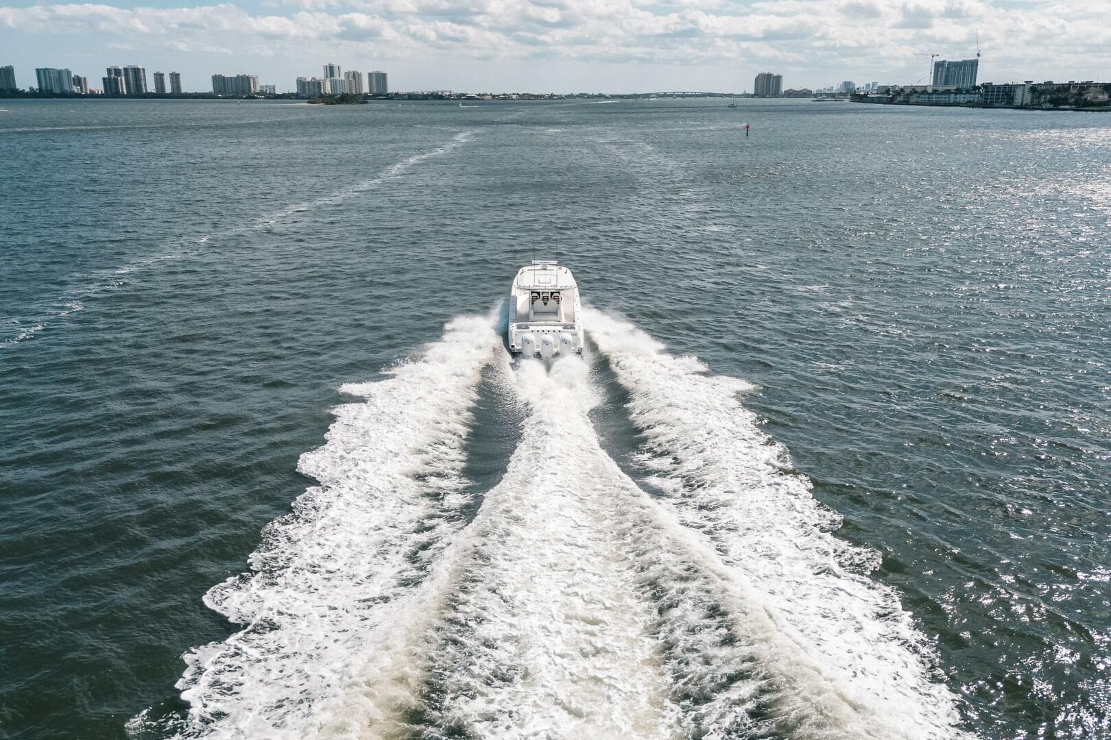 2022 Everglades 395 CC — photo 10