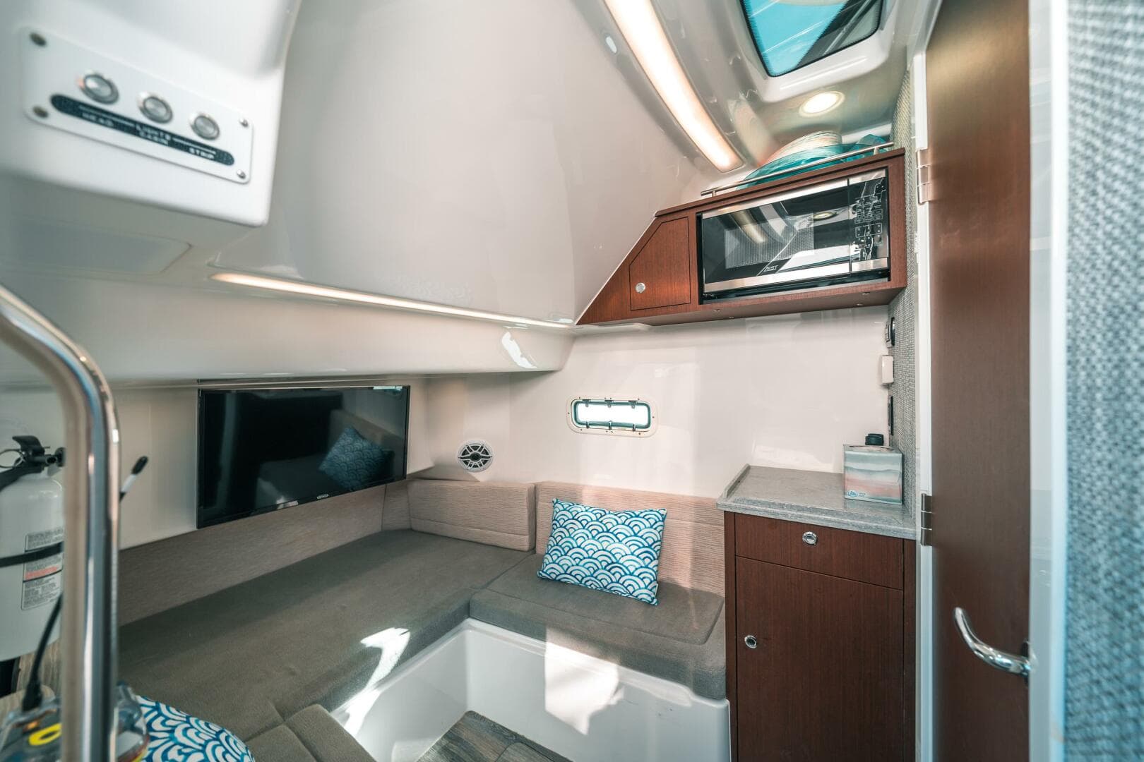 2022 Everglades 395 CC — photo 47