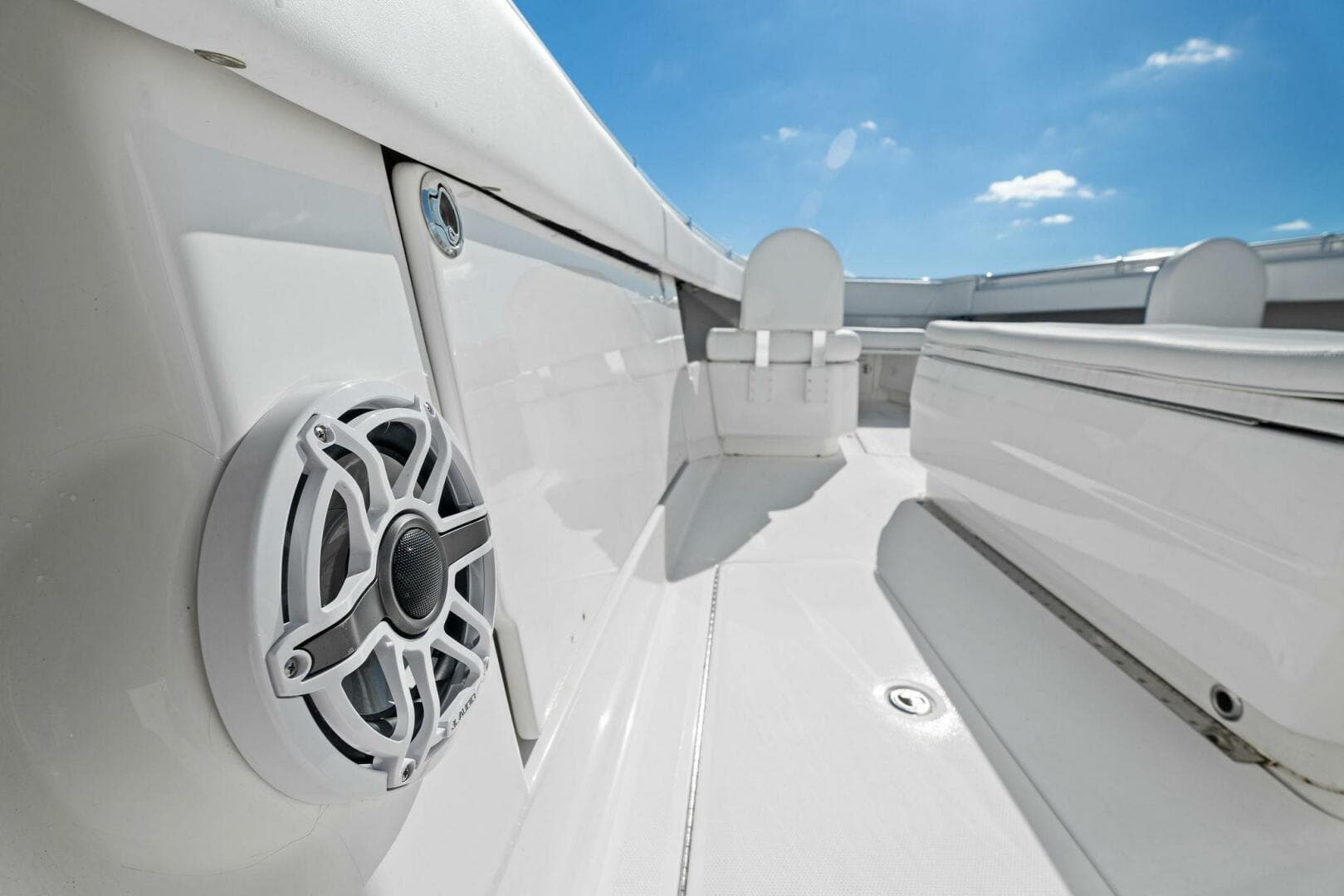 2019 Invincible 42 Open Fisherman — photo 17