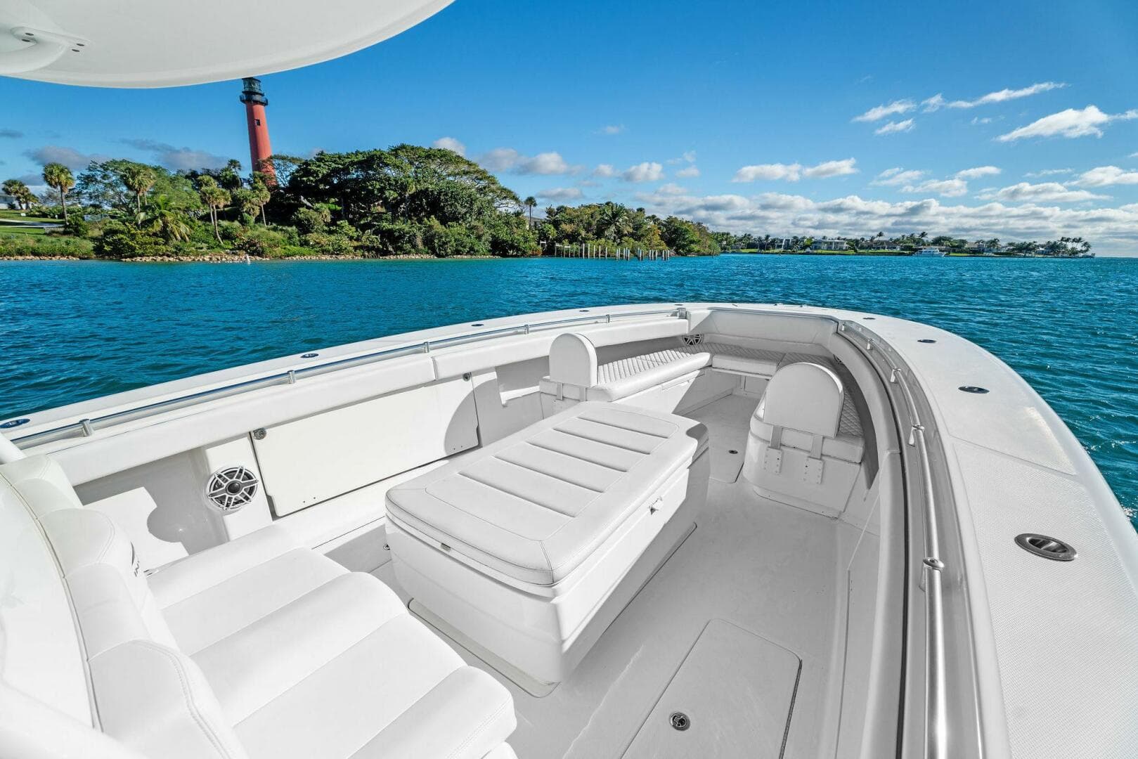 2019 Invincible 42 Open Fisherman — photo 13