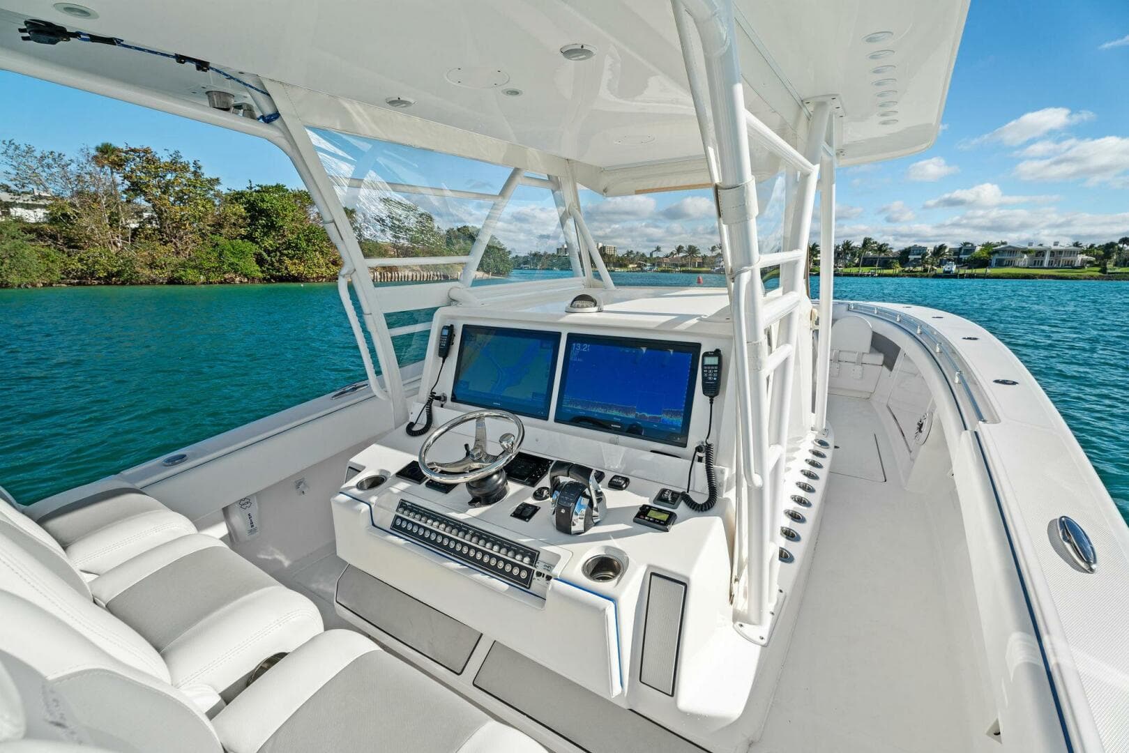 2019 Invincible 42 Open Fisherman — photo 10