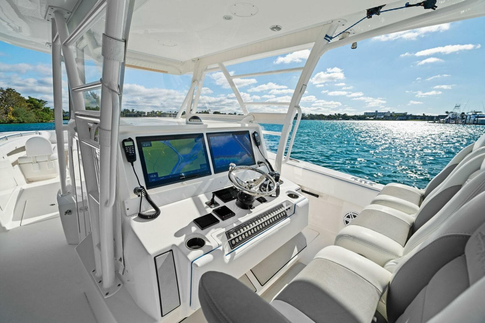 2019 Invincible 42 Open Fisherman — photo 11