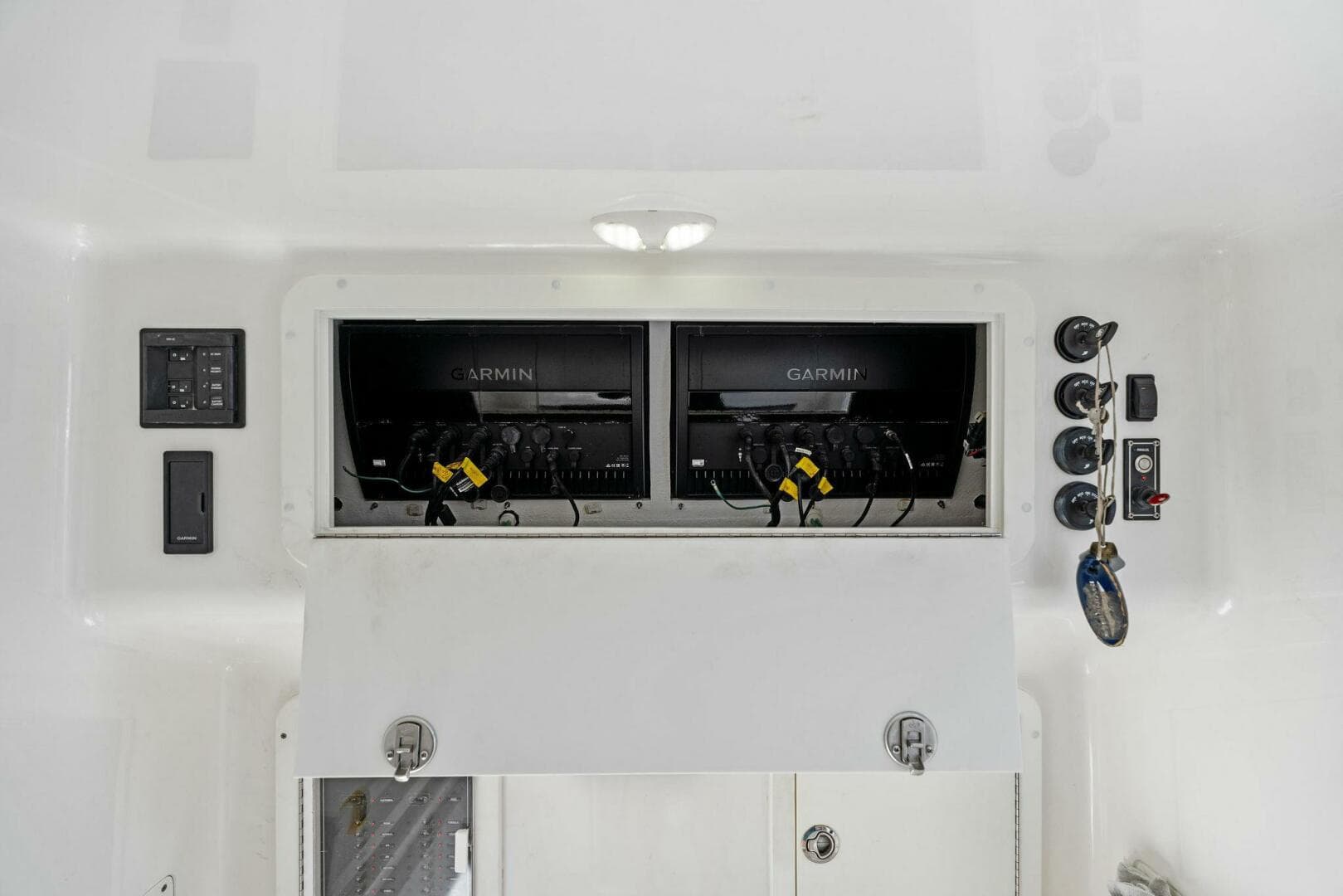 2019 Invincible 42 Open Fisherman — photo 21