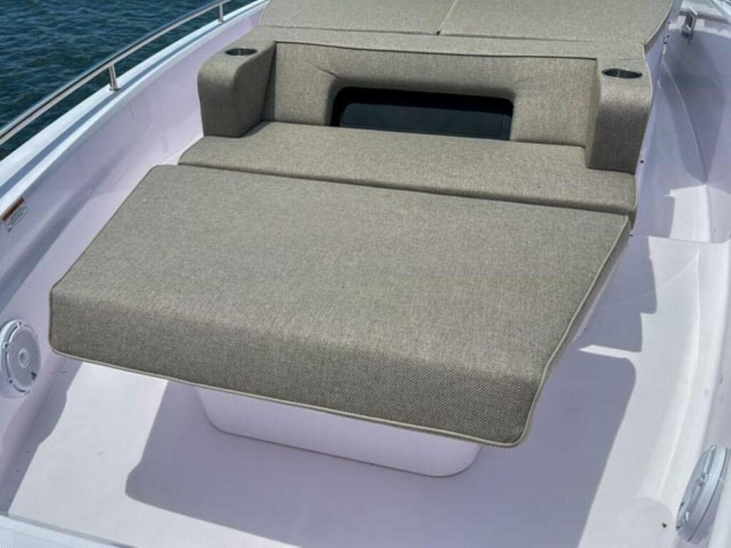 2024 Axopar 37 XC Cross Cabin — photo 12