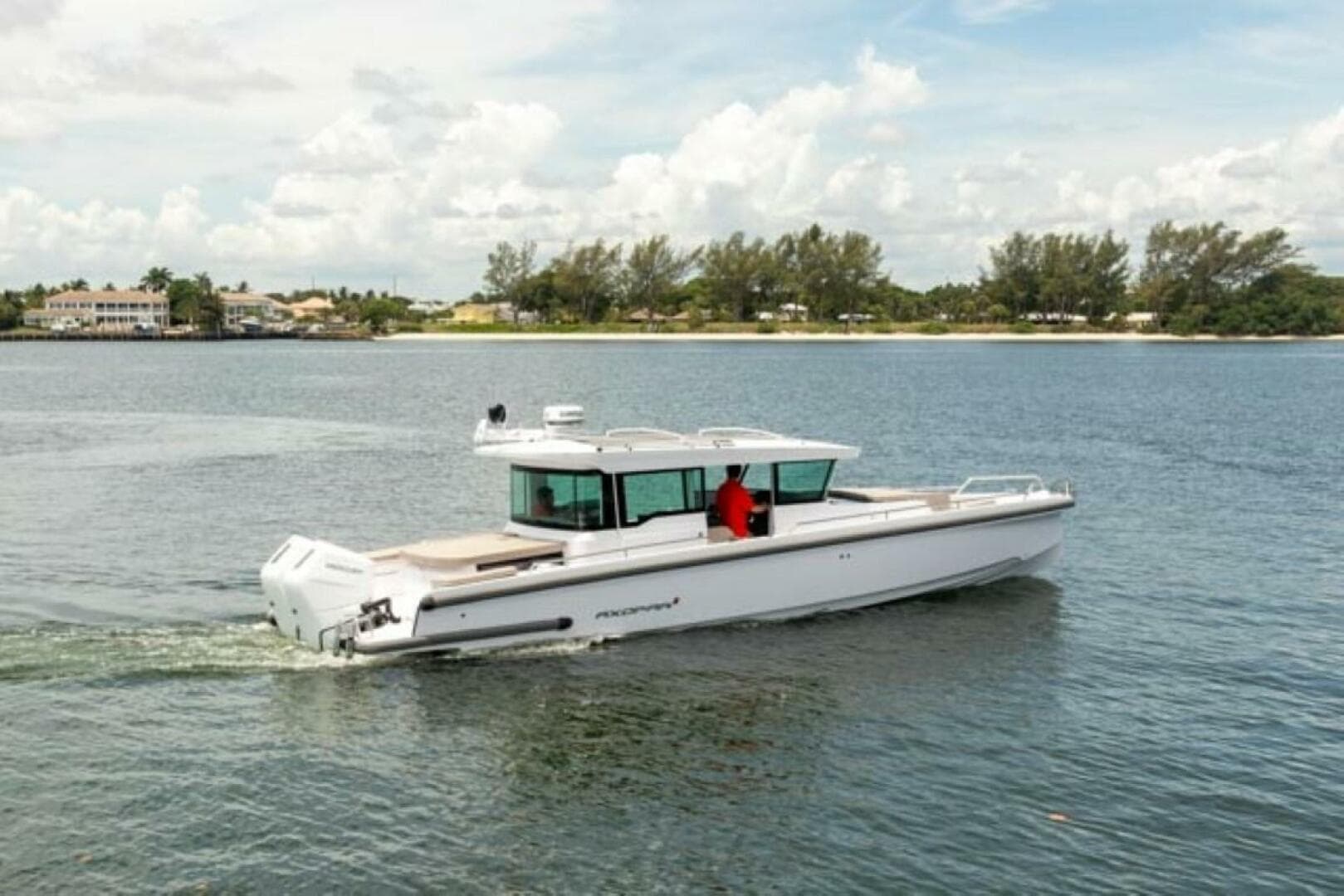 2024 Axopar 37 XC Cross Cabin — photo 2