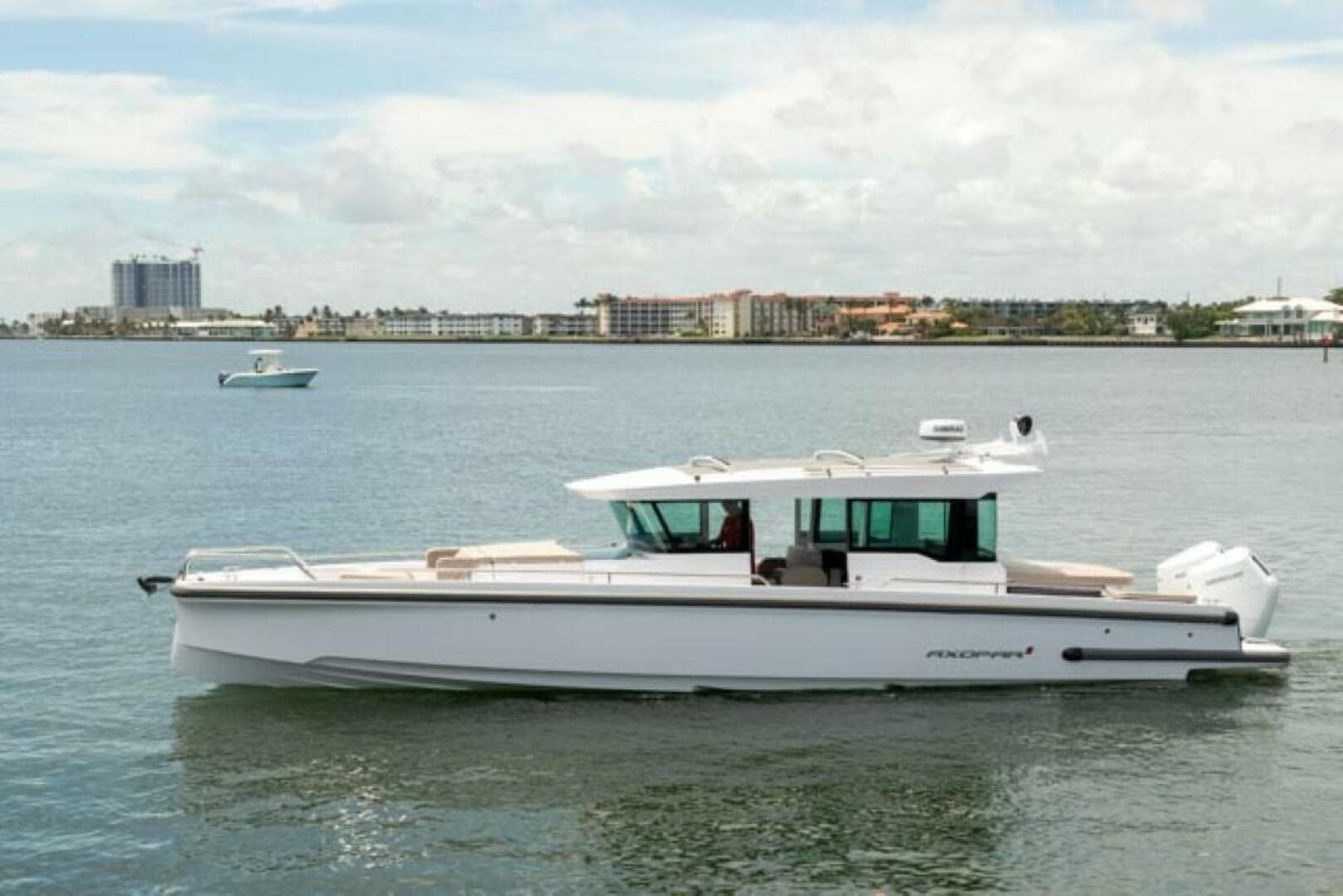 2024 Axopar 37 XC Cross Cabin — photo 5