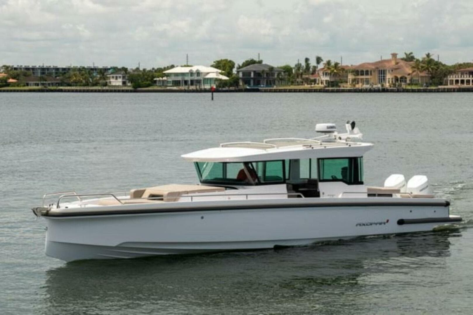 2024 Axopar 37 XC Cross Cabin — photo 4