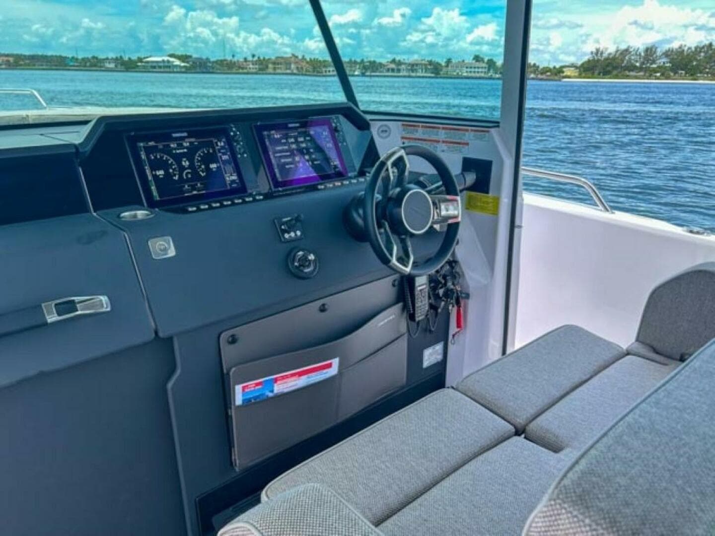 2024 Axopar 37 XC Cross Cabin — photo 15