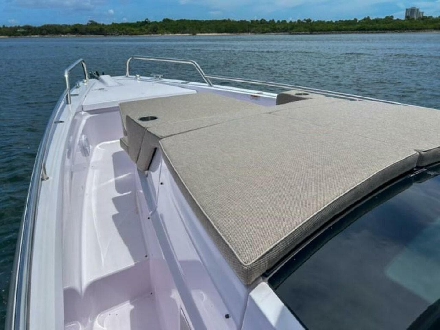 2024 Axopar 37 XC Cross Cabin — photo 11